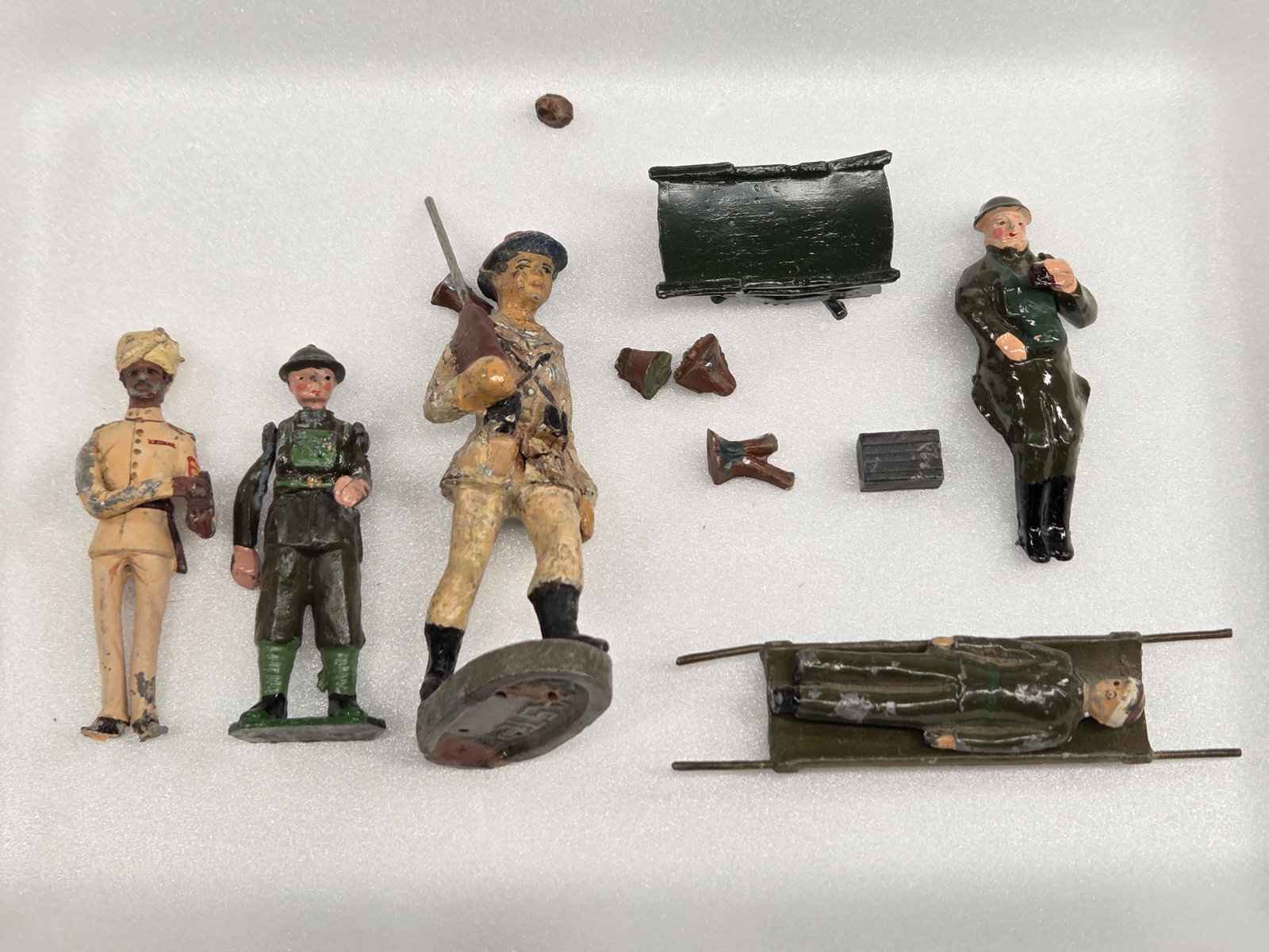 VARIOUS COMPOSITION & LEAD TOY SOLDIERS (1 of 4)