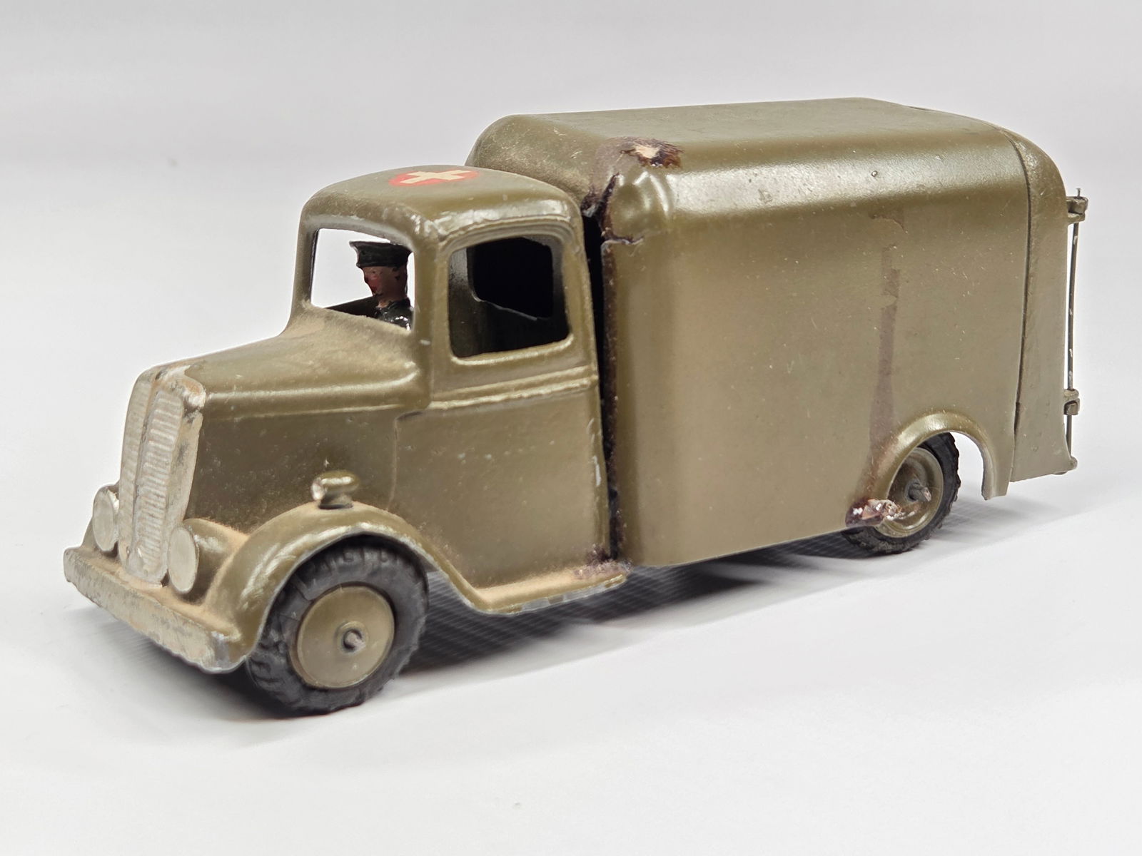 VINTAGE BRITAINS 1512 ARMY AMBULANCE (1 of 5)