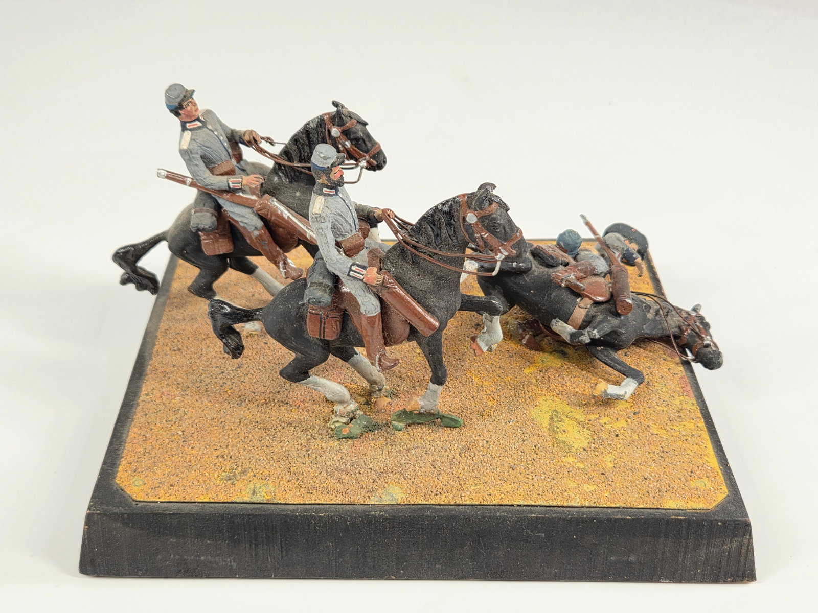 CUSTOM HAND MADE TOY SOLDIER DIORAMA (1 of 5)