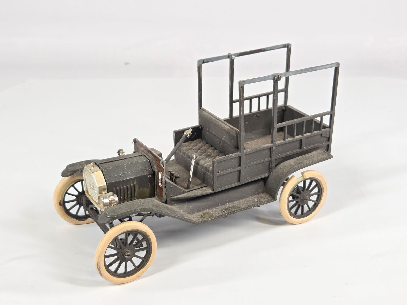 HUBLEY MODEL KIT CUSTOM SOLDIER DIORAMA VEHICLE (1 of 4)