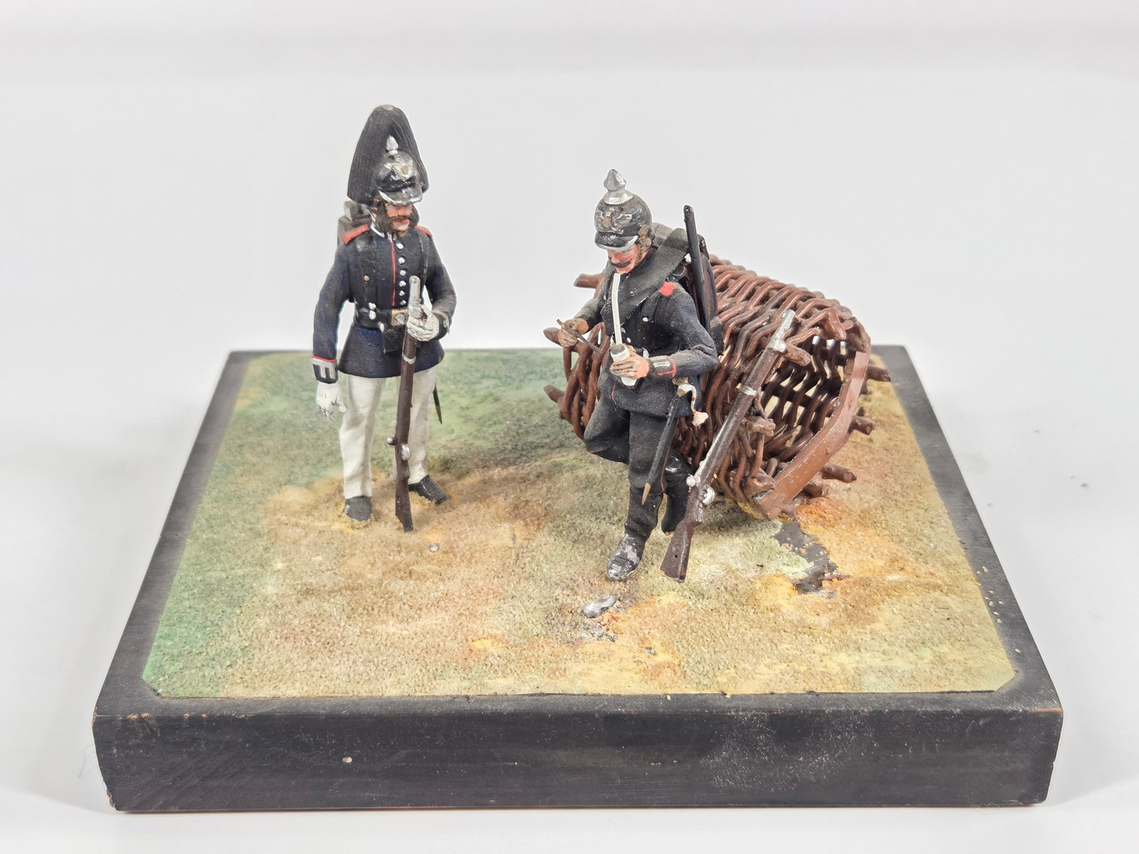 CUSTOM HAND MADE TOY SOLDIER DIORAMA (1 of 3)