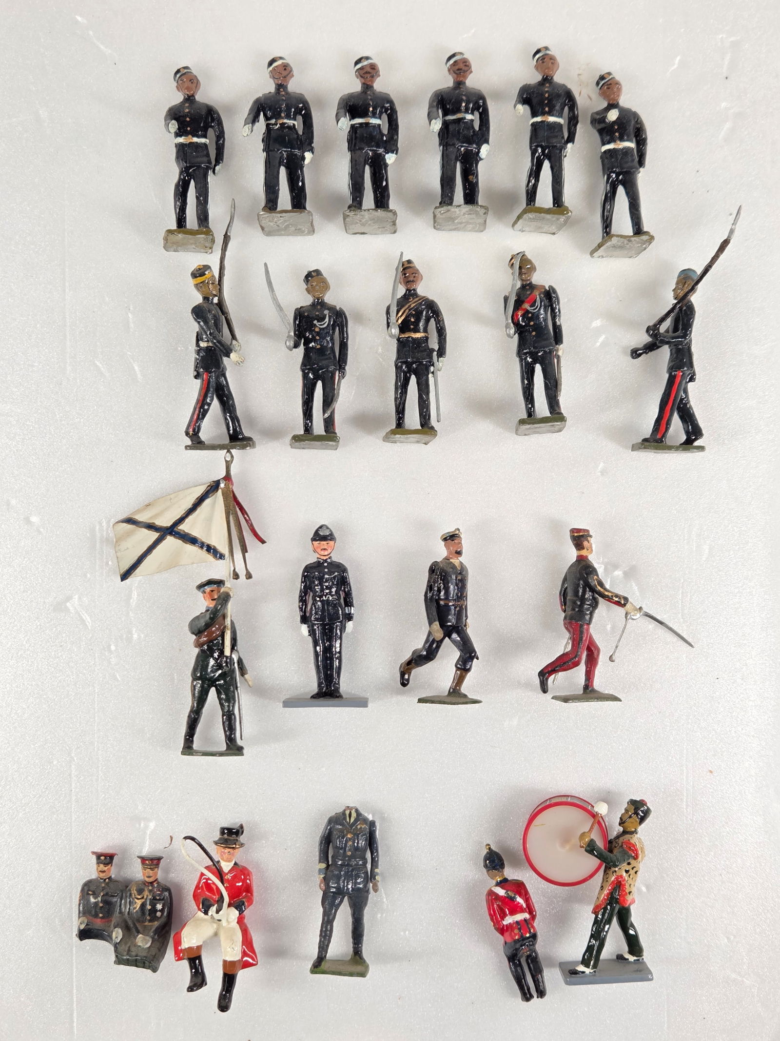 ASSORTED LOT OF VARIOUS BRAND LEAD SOLDIERS (1 of 5)