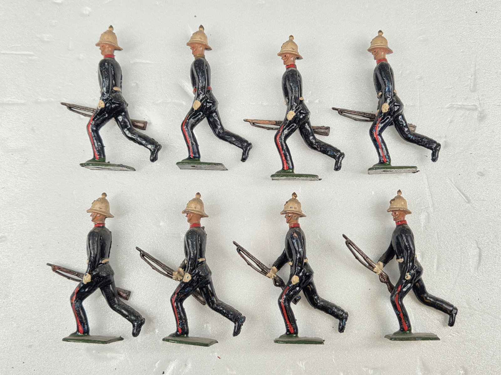 SET OF 8 VINTAGE BRITAIN LEAD SOLDIERS: ALL REMAIN IN GOOD CONDITION, SHOWING SOME TYPICAL WEAR. ONE MISSING AN ARM. DUSTY, NEEDING CLEANED.