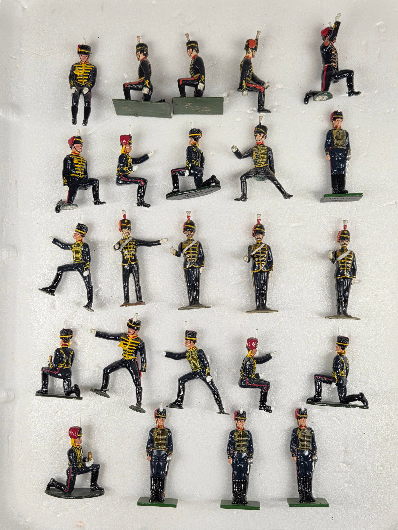 SET OF 24 VARIOUS BRITAIN LEAD SOLDIERS: ALL REMAIN IN GOOD CONDITION, SHOWING SOME TYPICAL WEAR.