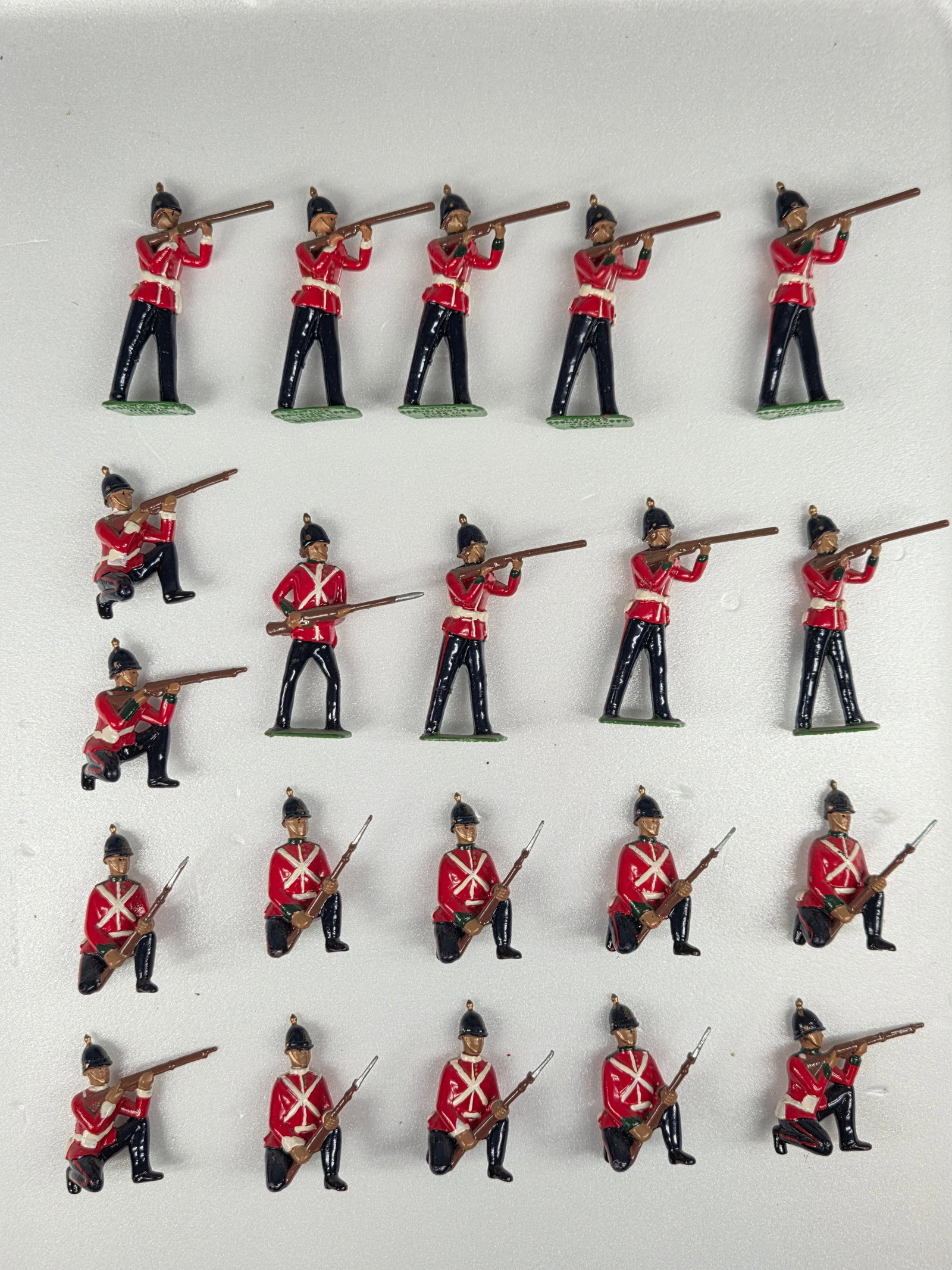 SET OF 21 W. BRITAIN 1990 GUARD LEAD SOLDIERS (1 of 6)