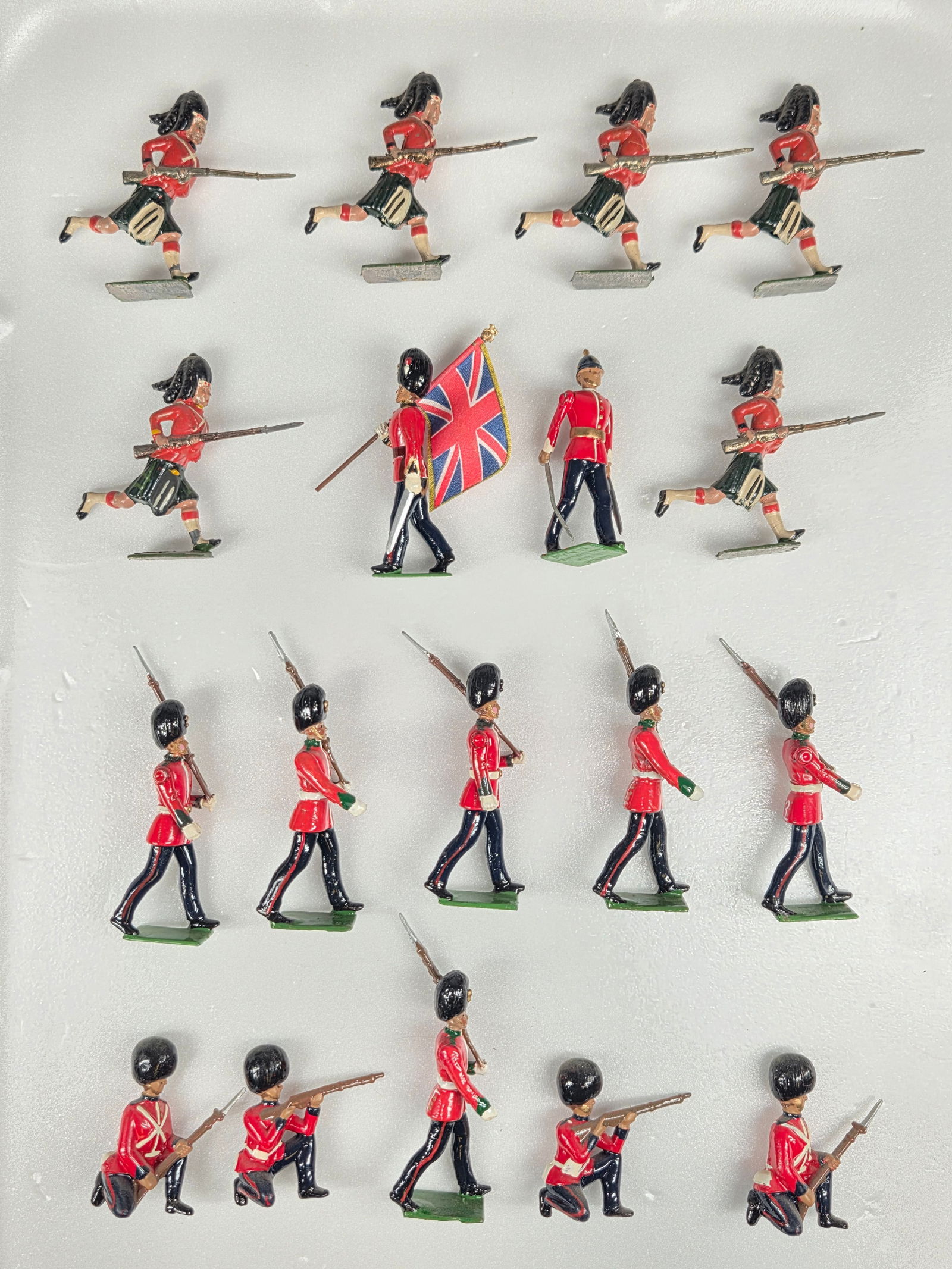 18) VARIOUS BRITAIN GUARDS & HIGHLANDERS (1 of 6)