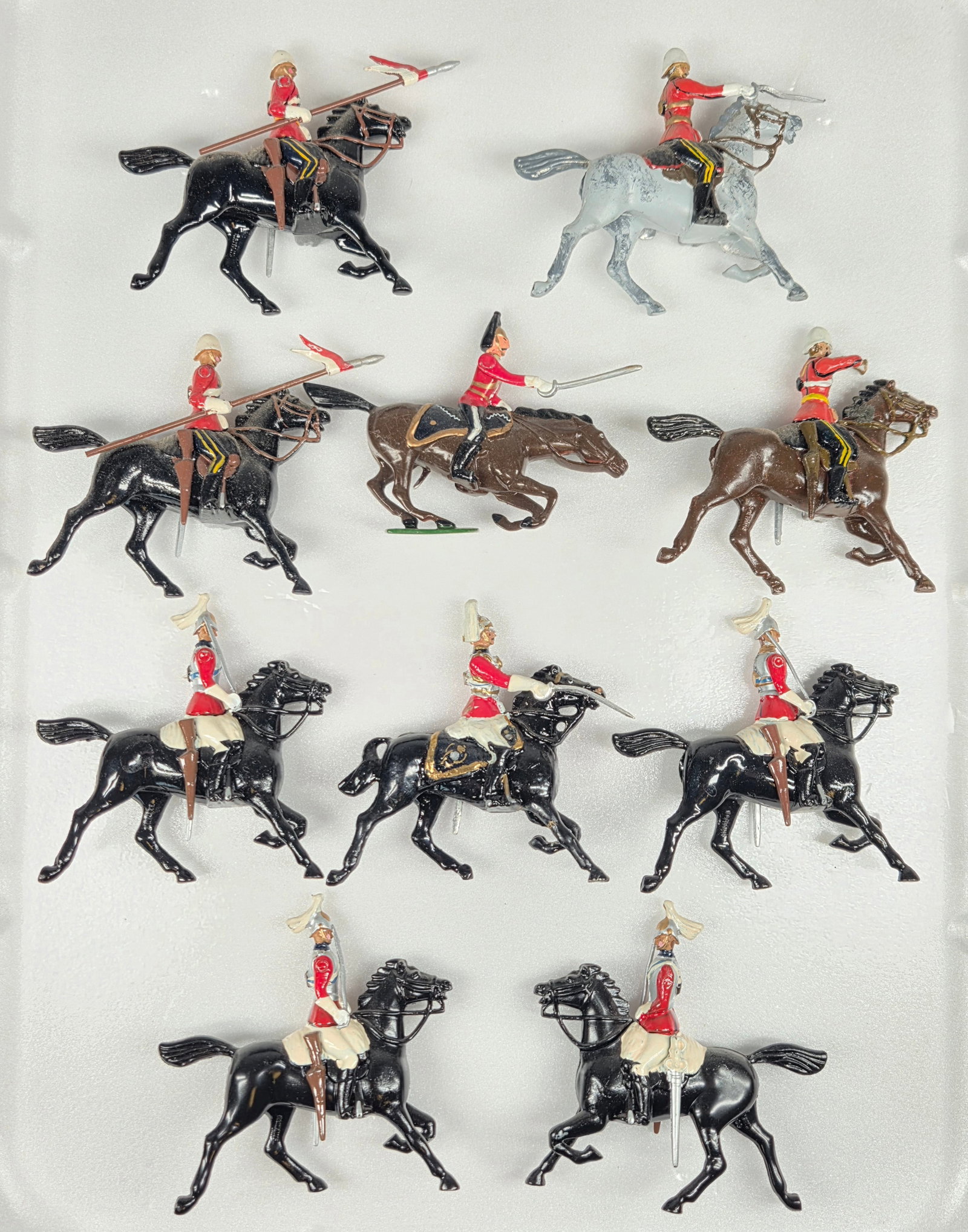 10) VARIOUS VINTAGE MOUNTED BRITAIN SOLDIERS: ALL REMAIN IN GOOD CONDITION, SHOWING SOME TYPICAL WEAR. DUSTY, NEEDING CLEANED.