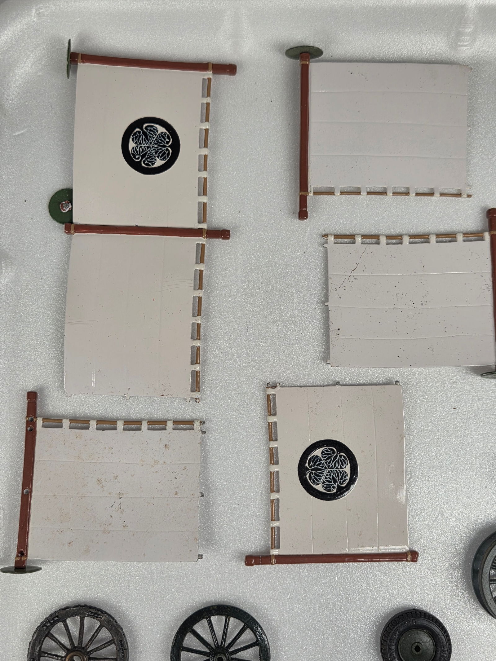 VARIOUS LEAD WAGON WHEELS & WALL POSTS - 4