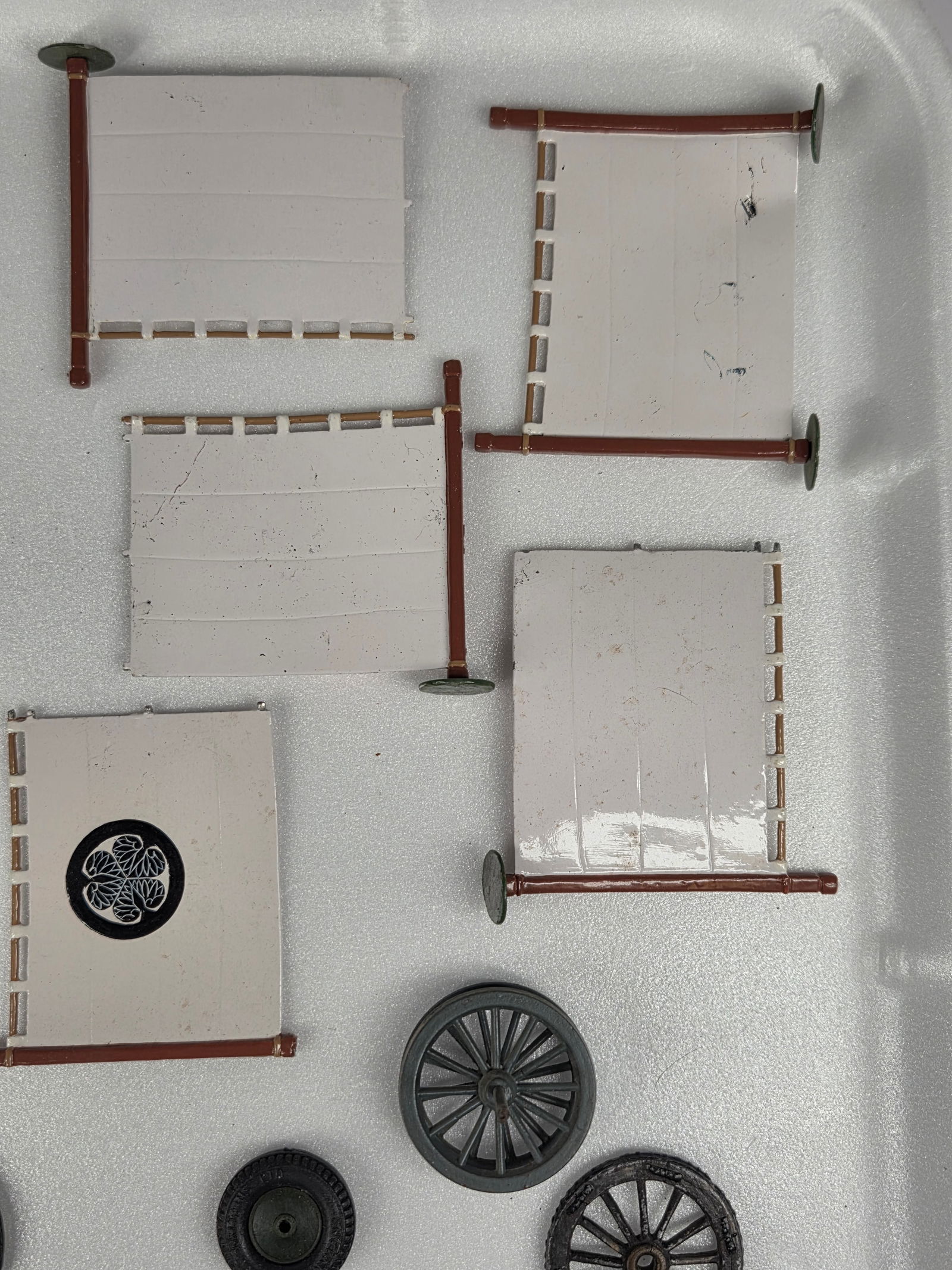 VARIOUS LEAD WAGON WHEELS & WALL POSTS - 5