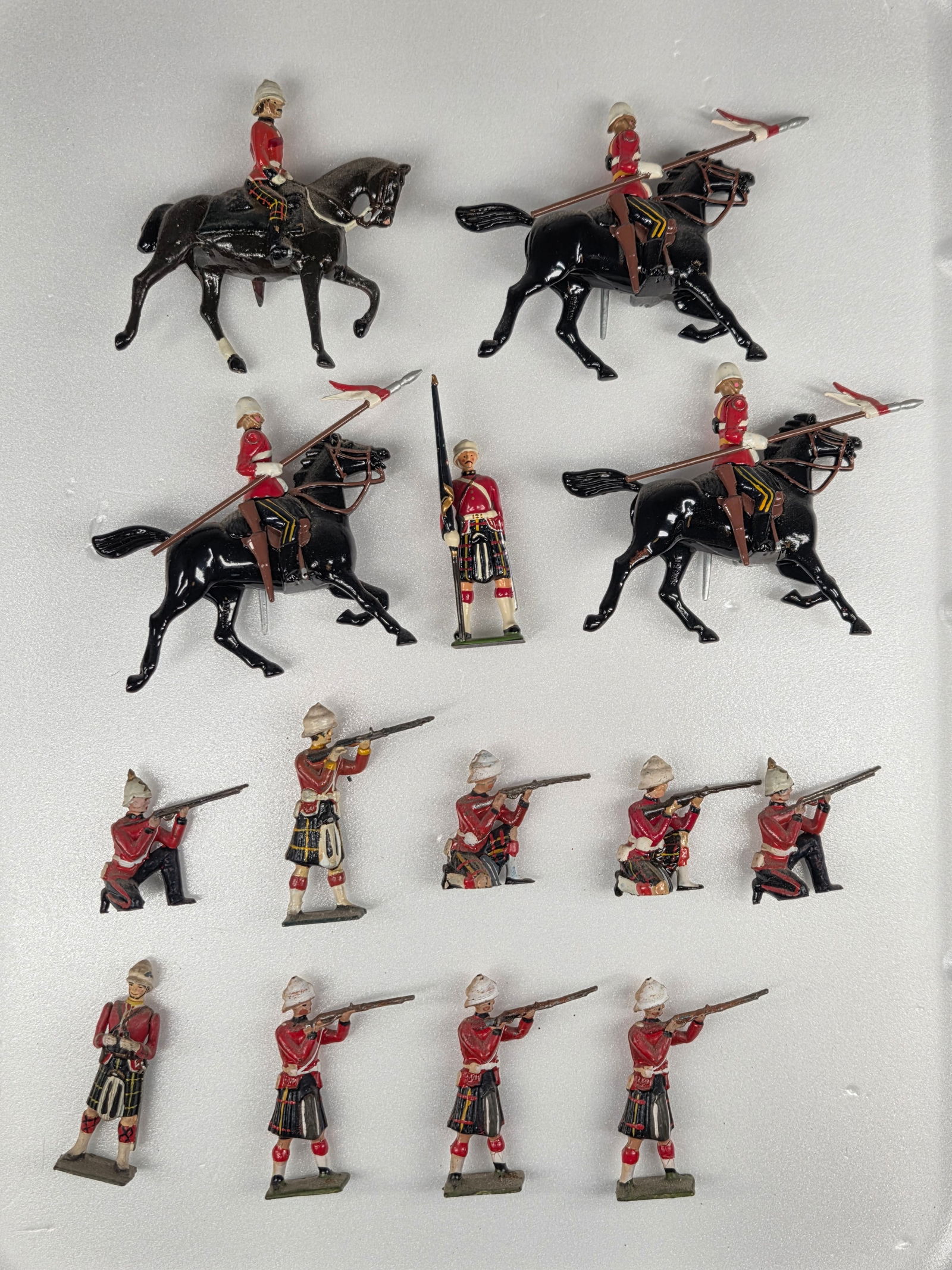 14) VARIOUS VINTAGE BRITAIN SOLDIERS (1 of 6)