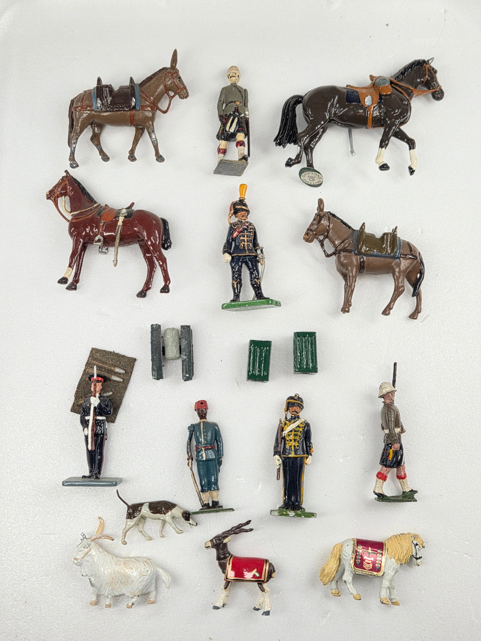 ASSORTED LOT OF VARIOUS BRAND LEAD SOLDIERS (1 of 6)