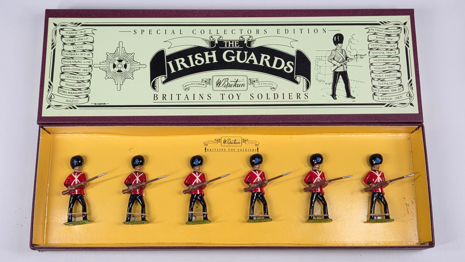 BRITAINS 8305 THE IRISH GUARDS W/ BOX (1 of 4)