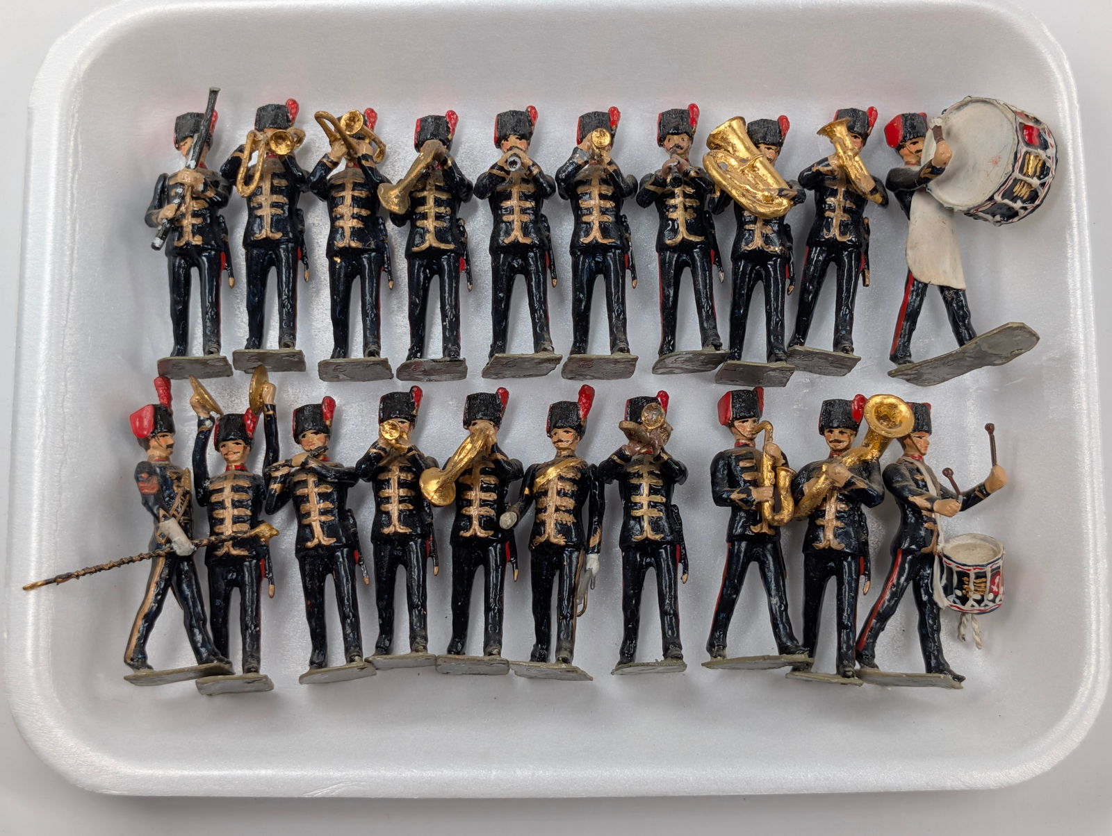 20-PIECE HAND PAINTED LEAD SOLDIER BAND SET (1 of 4)