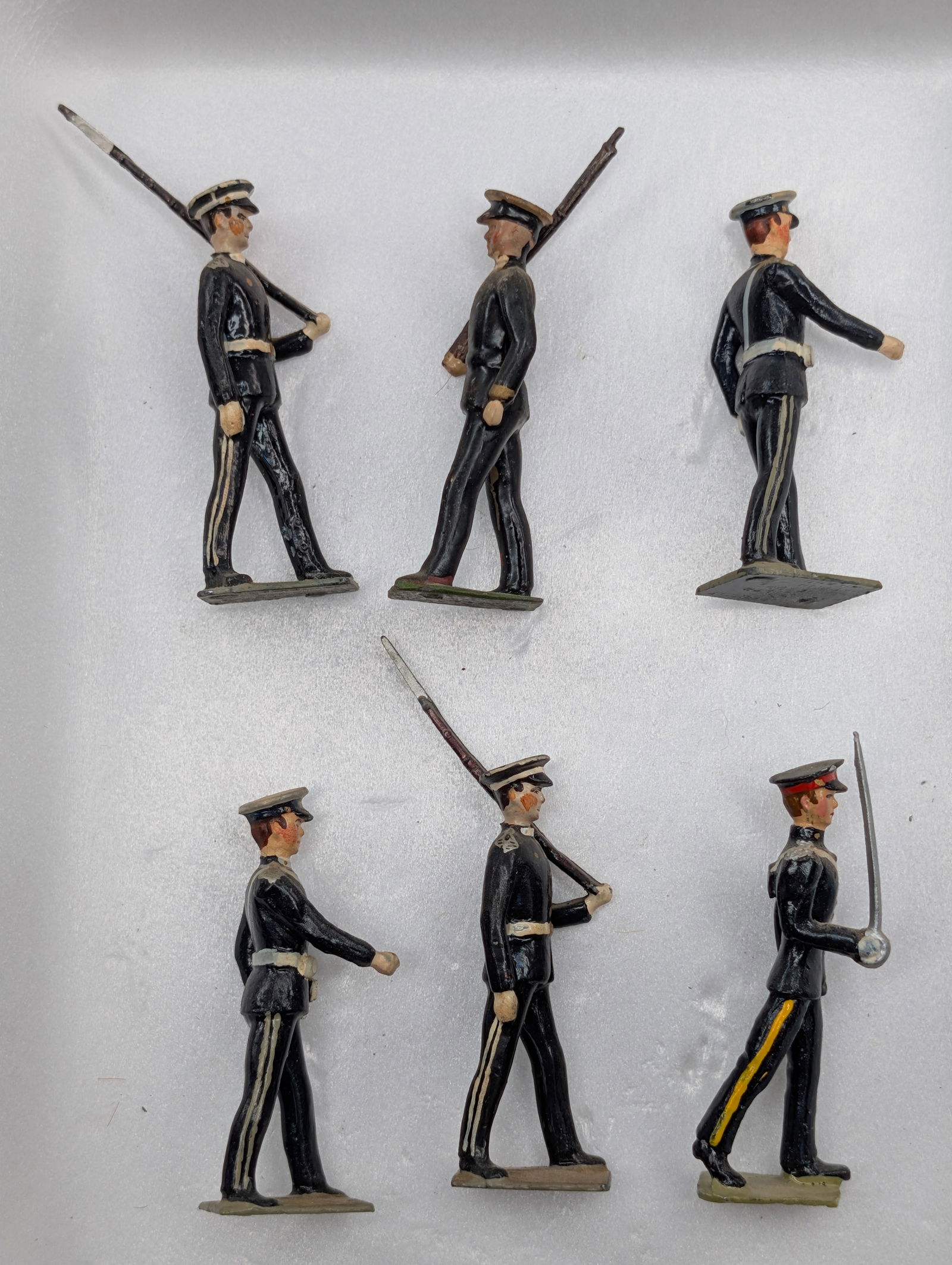 SET OF 6 VINTAGE BRITAIN SOLDIERS OFFICERS (1 of 4)