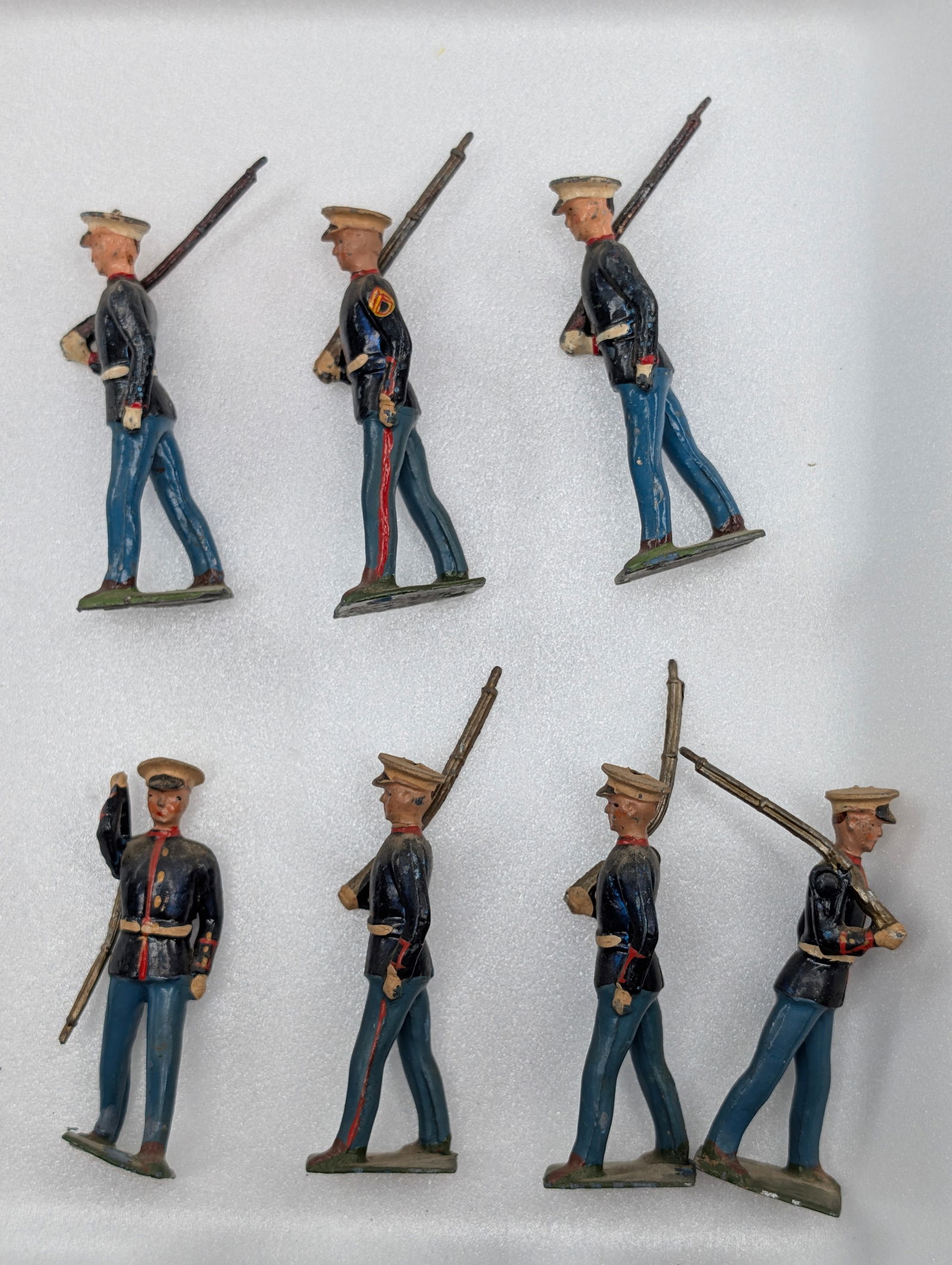 SET OF 7 VINTAGE BRITAINS MARINES W/ OFFICER (1 of 4)