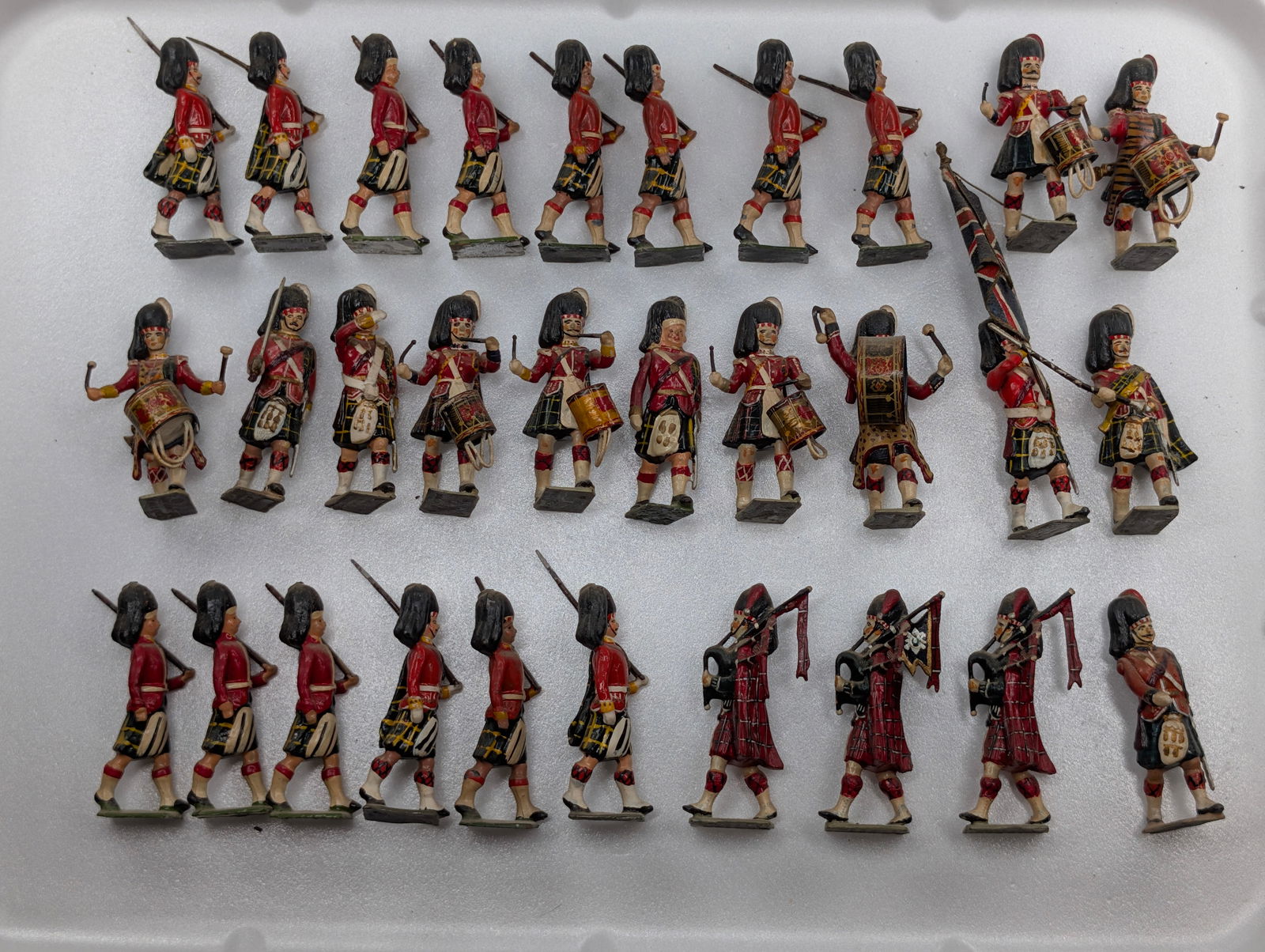 31-PIECE VINTAGE BRITAIN HIGHLANDERS BAND (1 of 5)