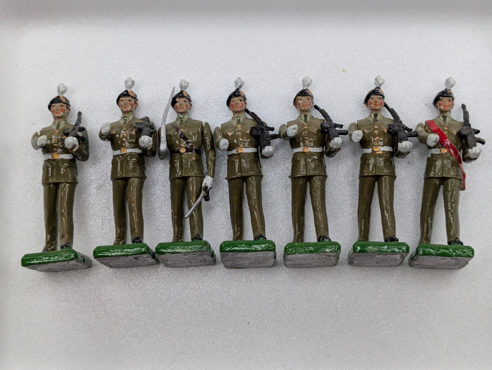 7-PIECE HAND PAINTED LEAD SOLDIER SET (1 of 4)