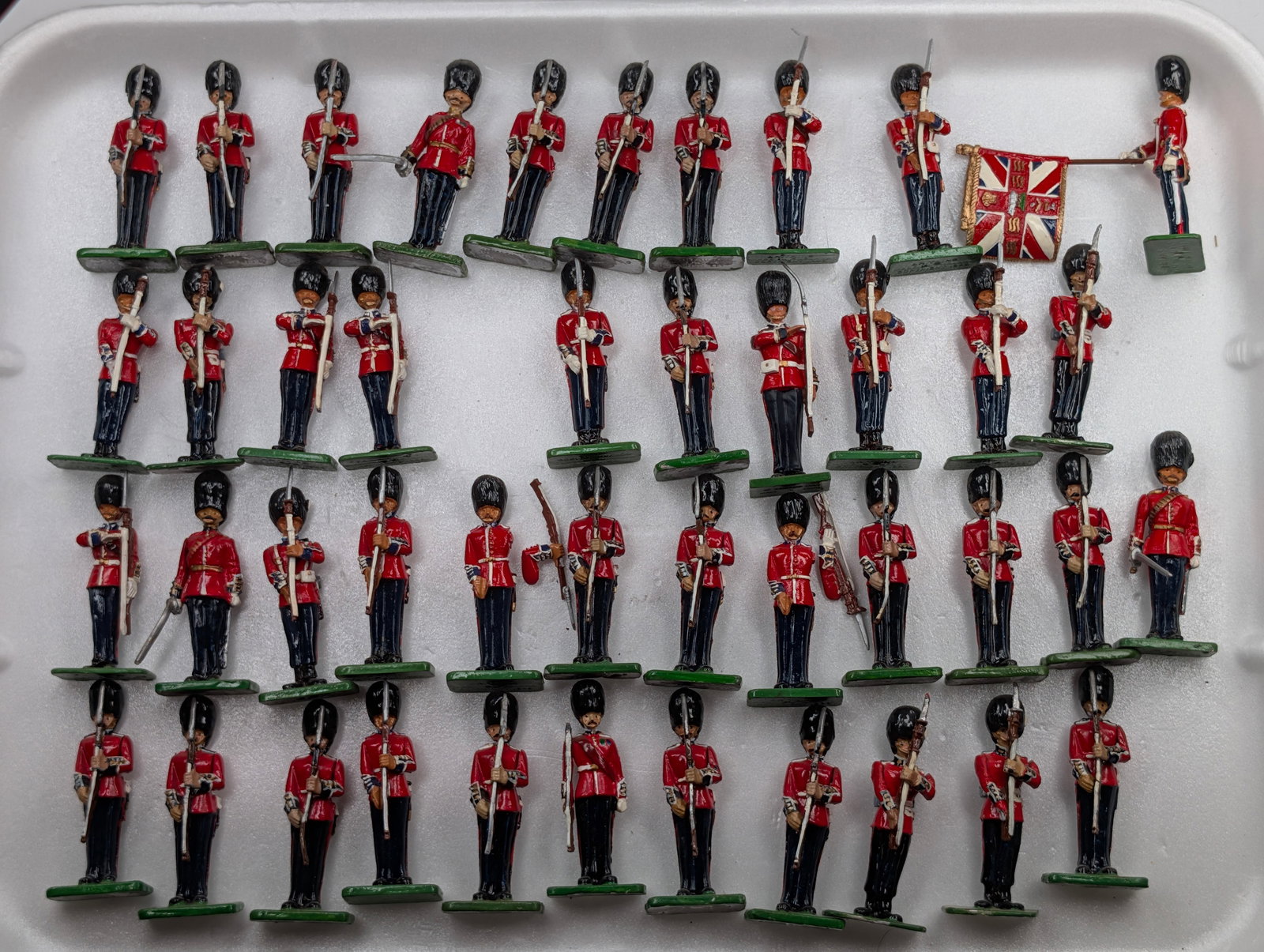 SET OF 43 W. BRITAIN 1999 GUARD BAND (1 of 5)