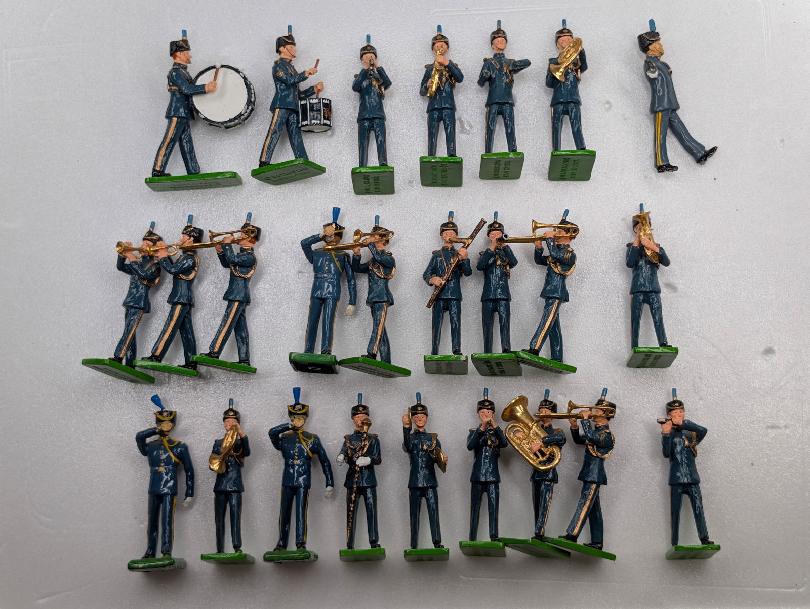 SET OF 25 W/ BRITAINS 2006 SOLDIER BAND (1 of 4)