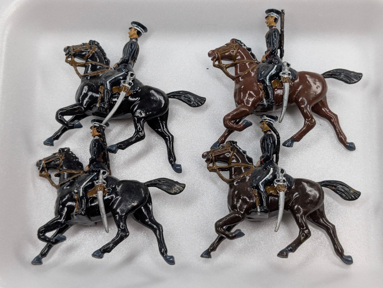 SET OF 4 BRITAIN MOUNTED SOLDIERS (1 of 4)
