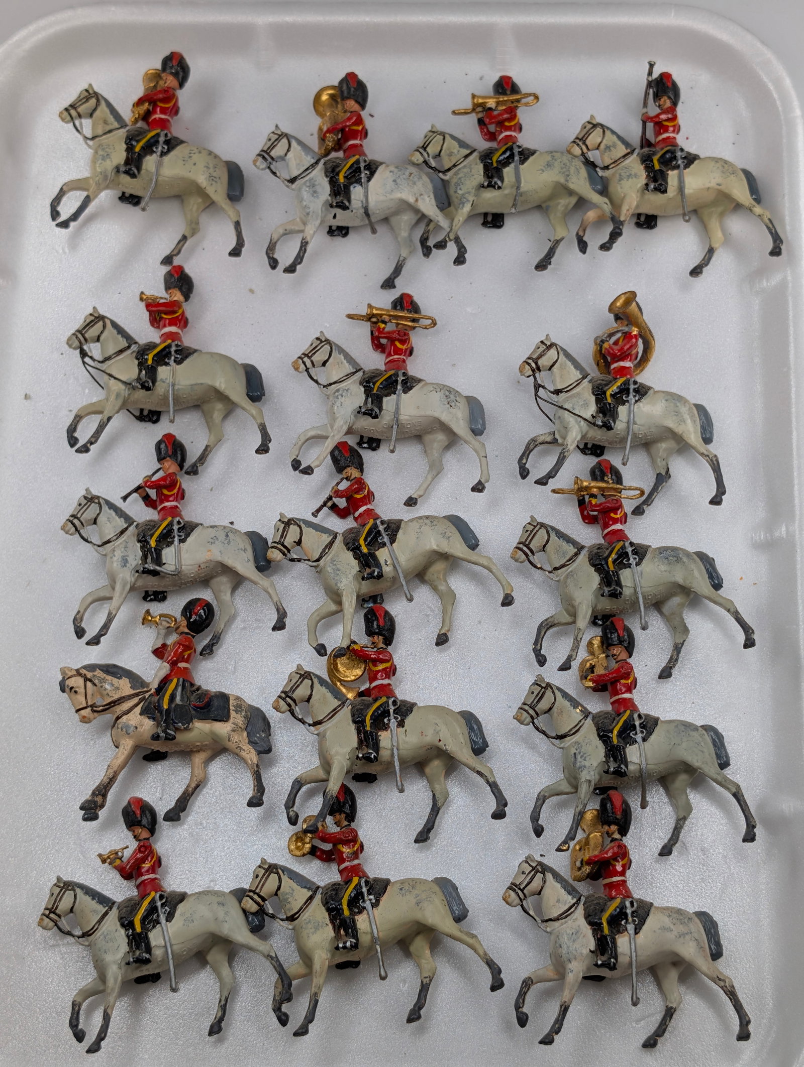 SET OF 16 VINTAGE BRITAIN MOUNTED SOLDIER BAND (1 of 4)