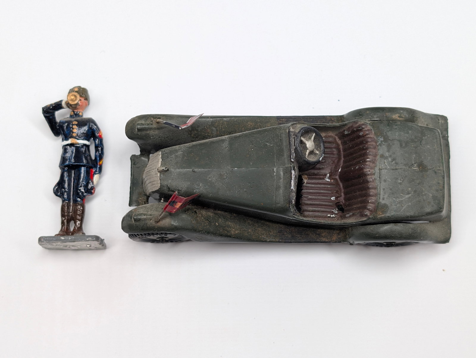 1940's BRITAIN'S 1448 ARMY STAFF CAR W/ SOLDIER (1 of 5)