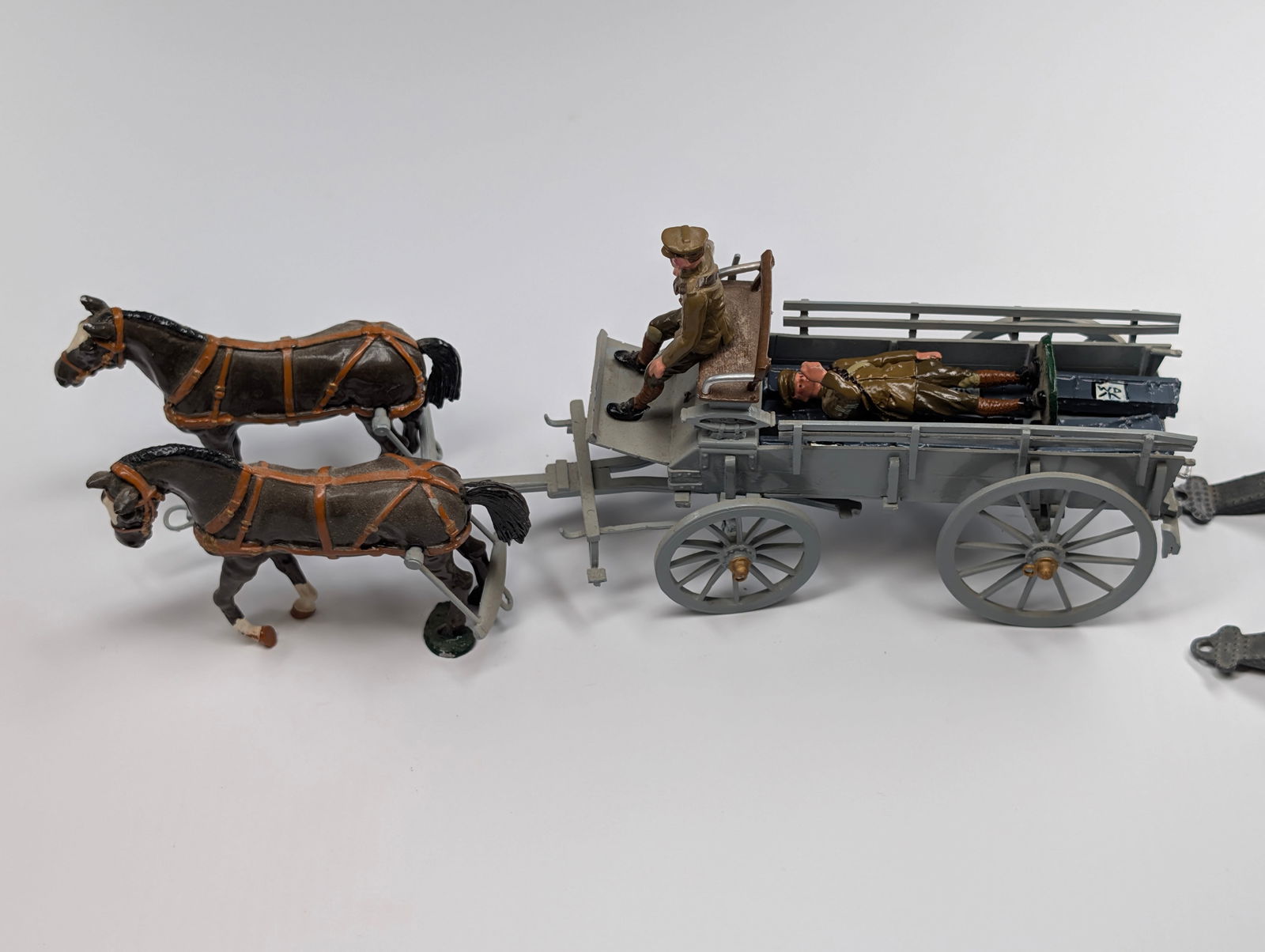 BRITAINS HORSE DRAWN WAGON W/ SOLDIERS & CANNONS (1 of 7)