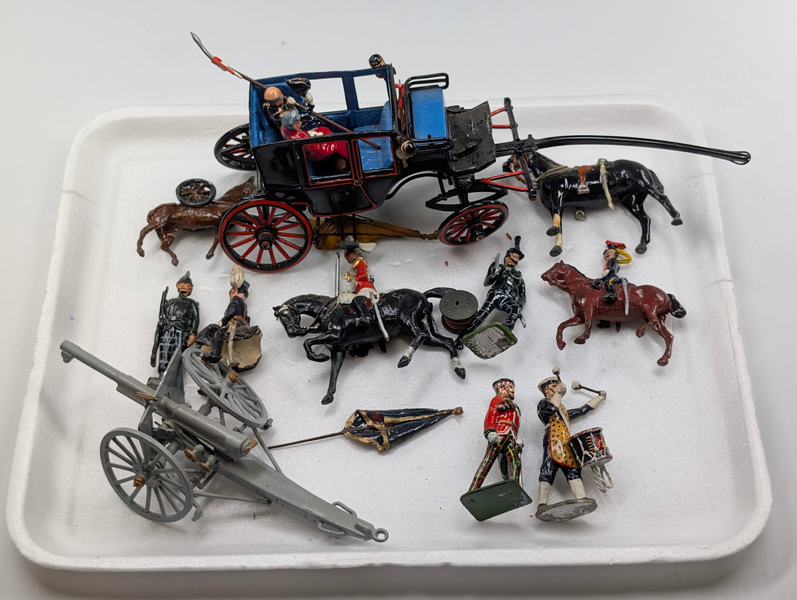 ASSORTED LOT OF VARIOUS LEAD SOLDIERS (1 of 6)