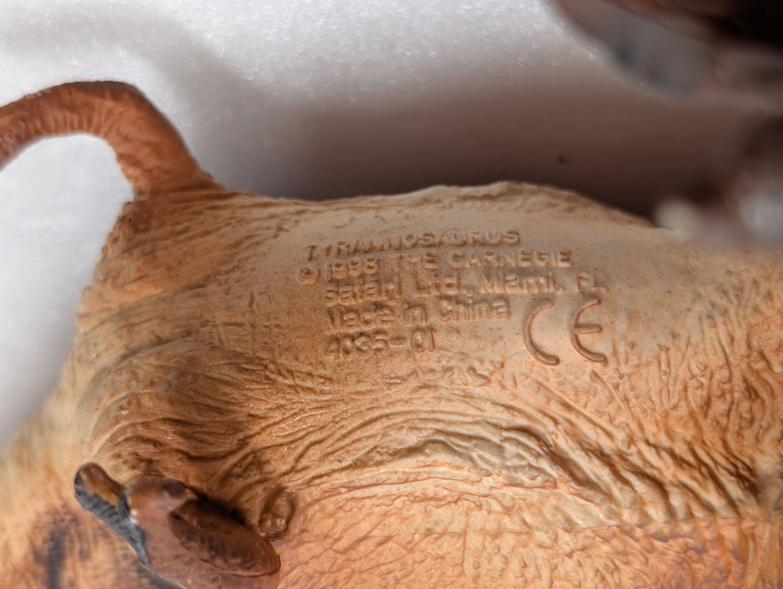 VARIOUS COLLECTIBLE PLASTIC DINOSAURS - 5