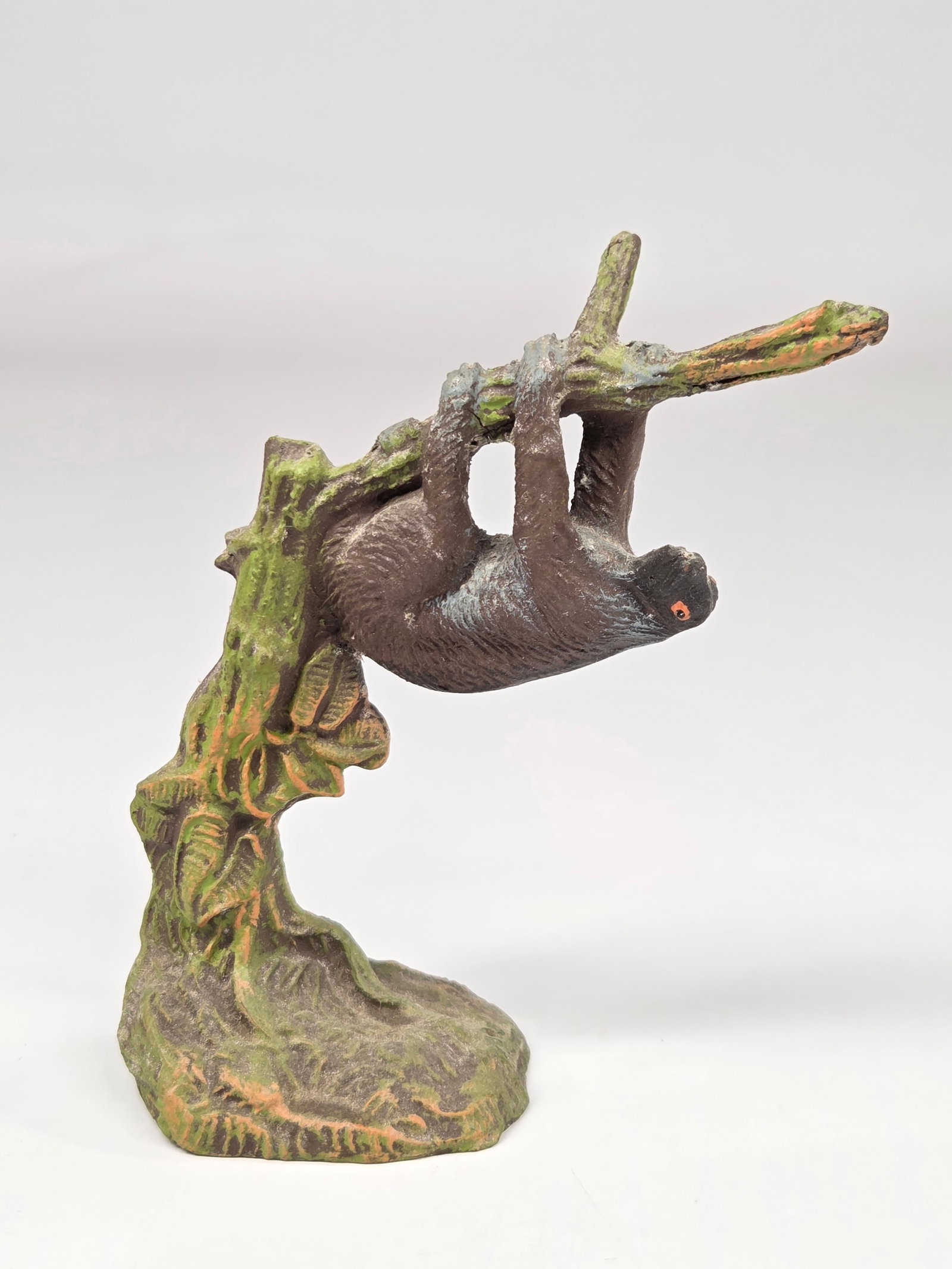 ANTIQUE ELASTOLIN GERMAN COMPOSITION SLOTH: REMAINS IN GOOD CONDITION.