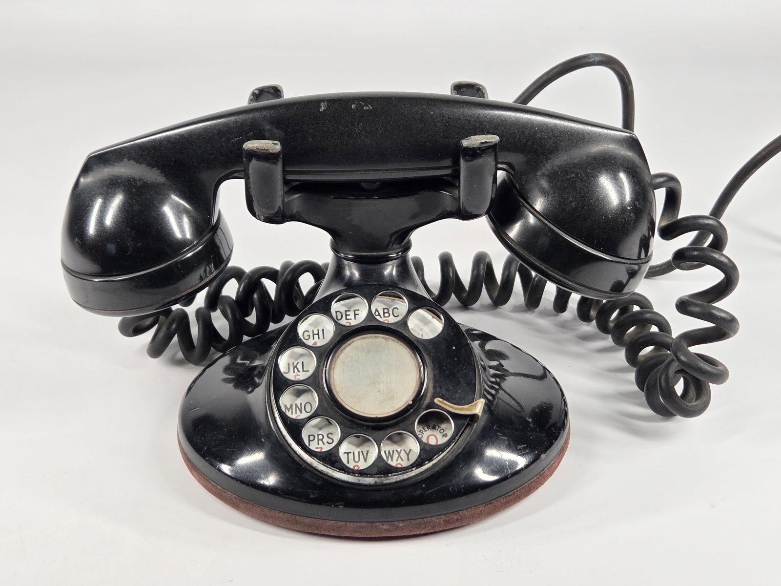 WESTERN ELECTRIC F1 BELL SYSTEM TELEPHONE (1 of 5)