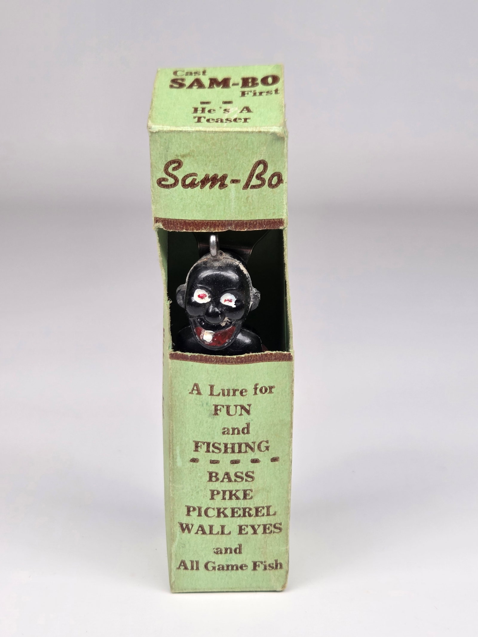 VINTAGE SAMBO FISHING TACKLE LURE W/ BOX: REMAINS IN VERY GOOD CONDITION WITH BOX. BOX SHOWING SOME WEAR.