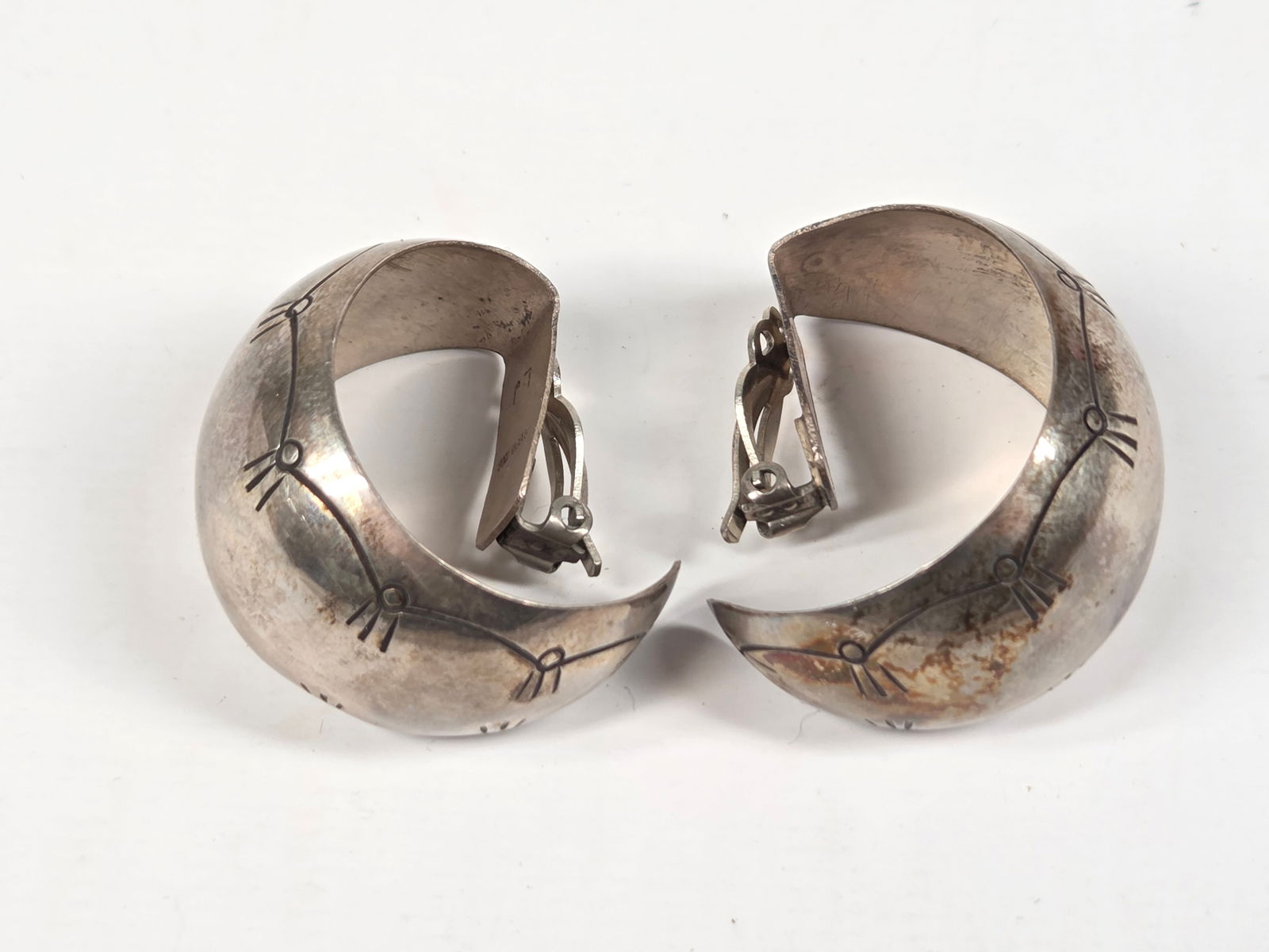 PAIR OF STERLING SILVER NATIVE AMERICAN EARRINGS: PAIR REMAINS IN GOOD CONDITION, NEEDS CLEANED.