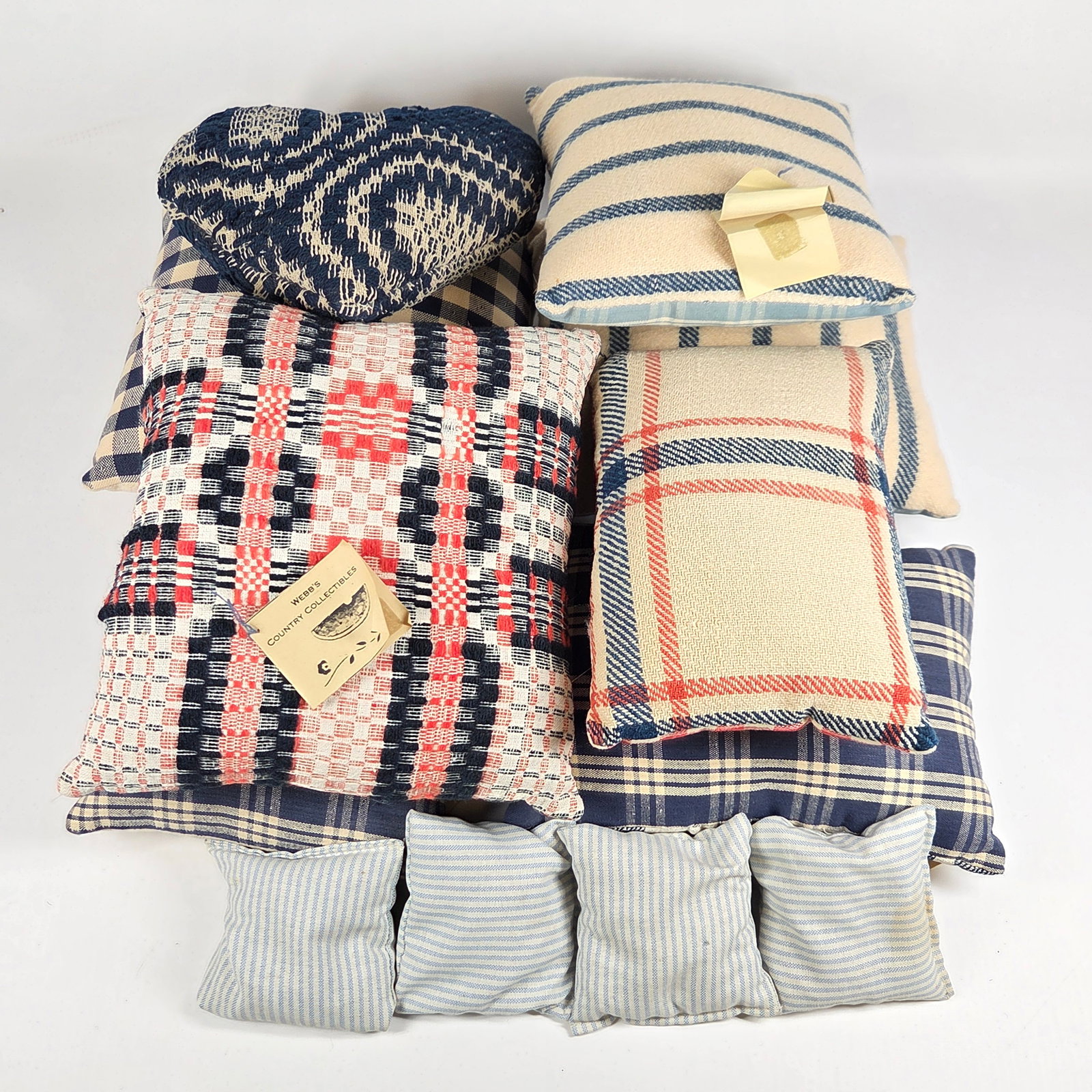 VARIOUS CONTEMPORARY DECORATIVE PILLOWS (1 of 13)