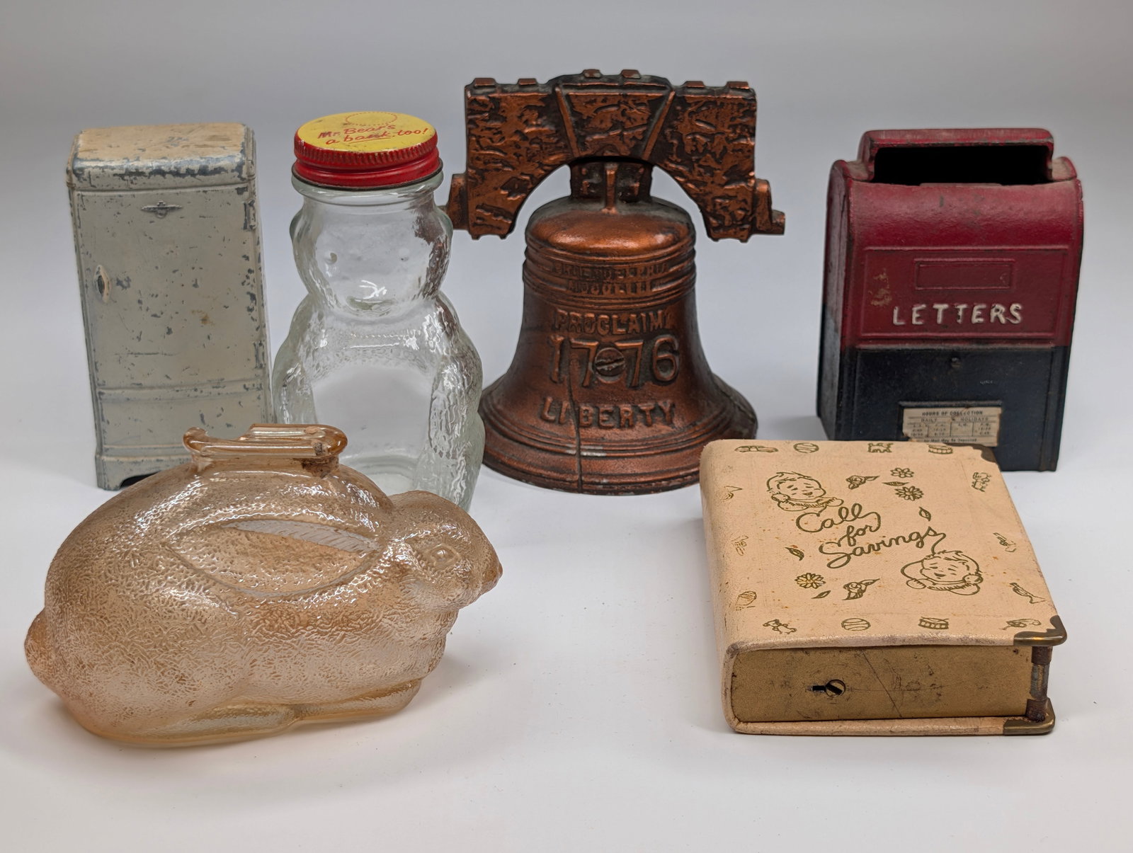 6) VARIOUS COLLECTIBLE STILL BANKS: ALL REMAIN IN GOOD CONDITION, SHOWING SOME TYPICAL WEAR. CLEAR GLASS RABBIT WITH CHIP.