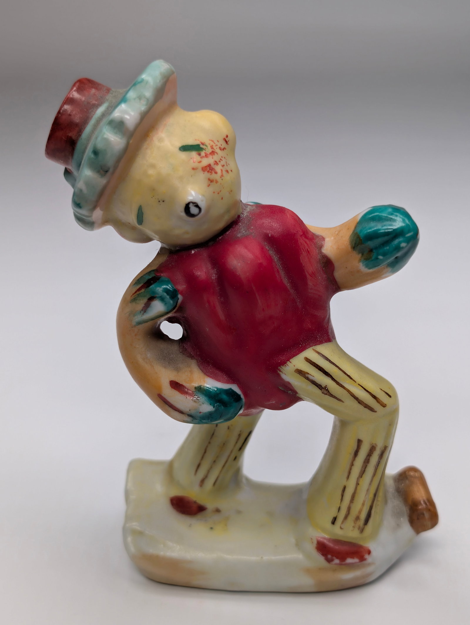 VINTAGE JAPAN ANTHROPOMORPHIC VEGETABLE MAN FIGURINE: REMAINS IN GOOD CONDITION, SHOWING SOME PAINT WEAR. NO CHIPS OR CRACKS.