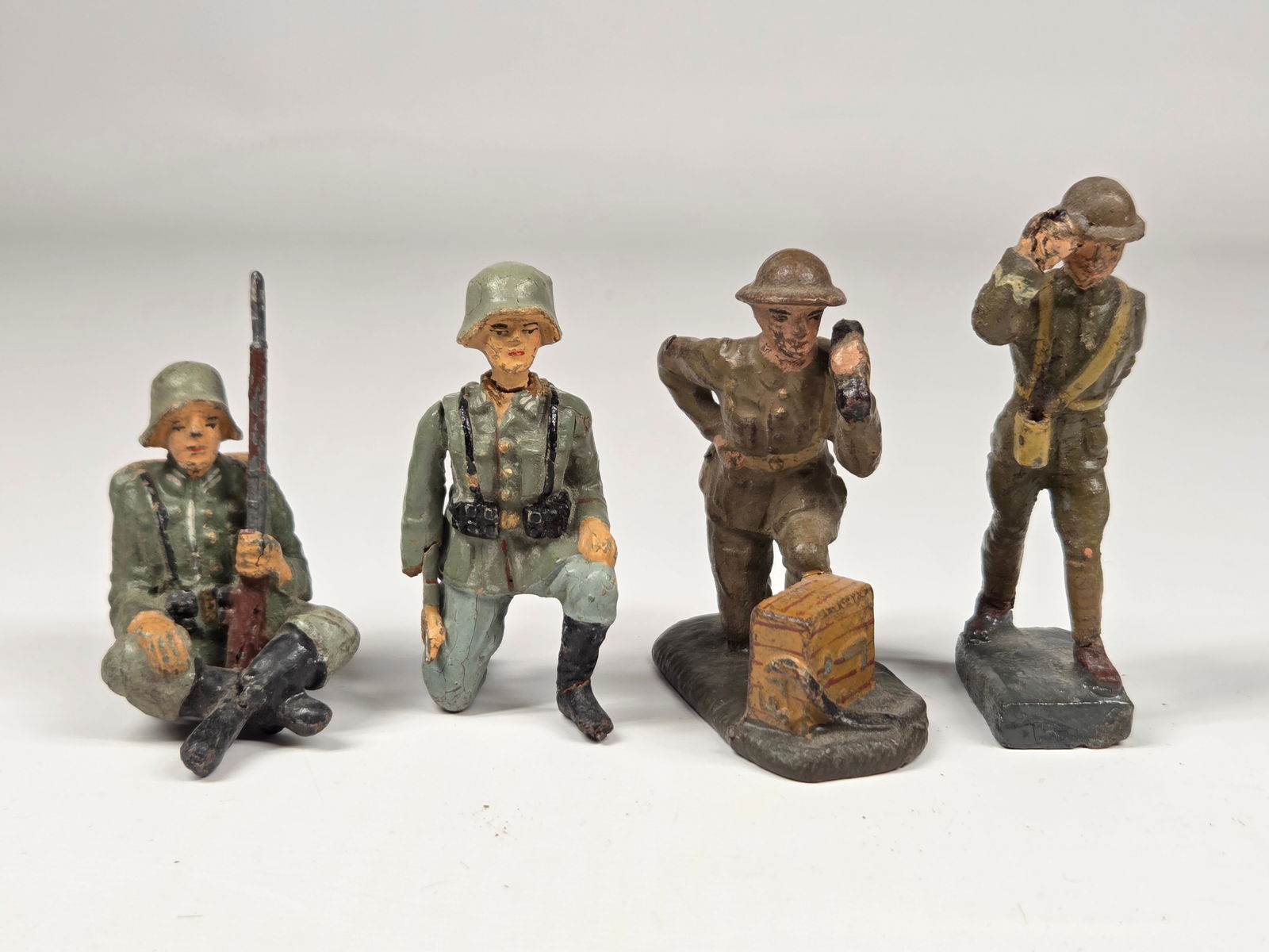 4) GERMAN LINEOL ELASTOLIN SOLDIERS (1 of 10)