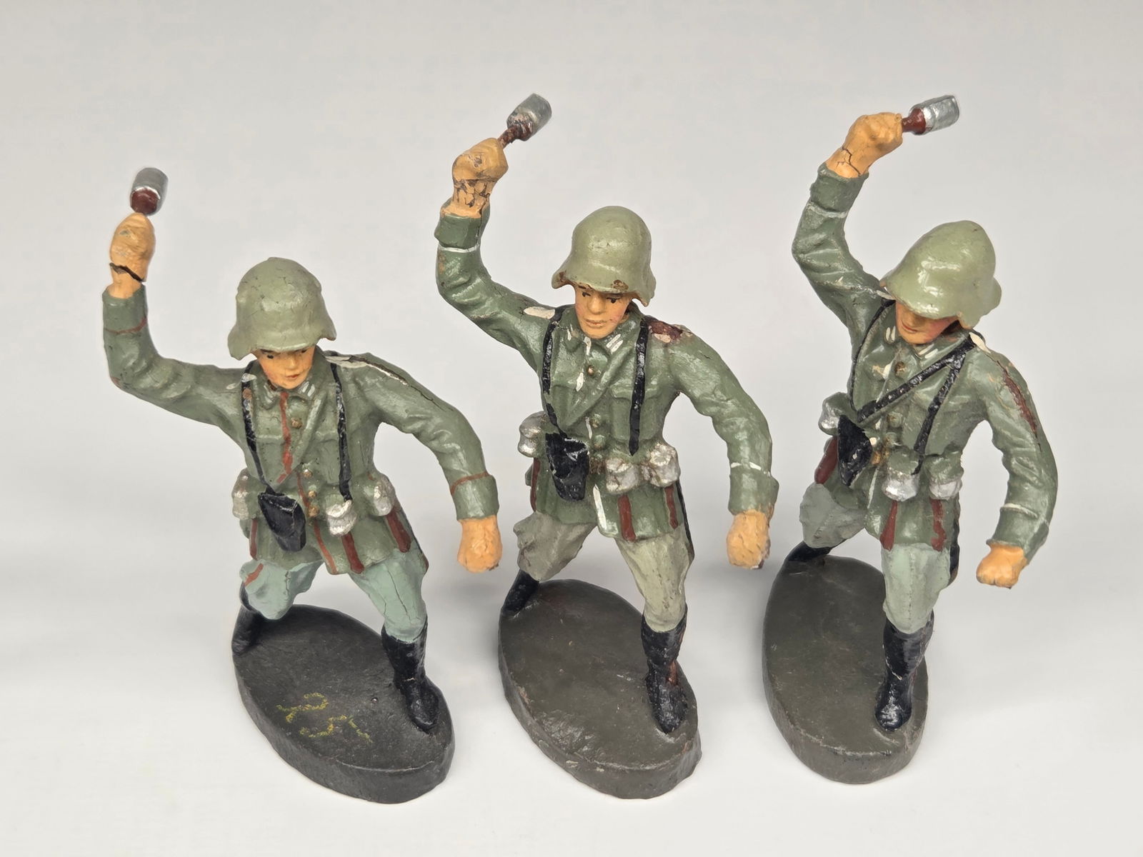4) GERMAN ELASTOLIN COMPOSITION SOLDIERS - 5