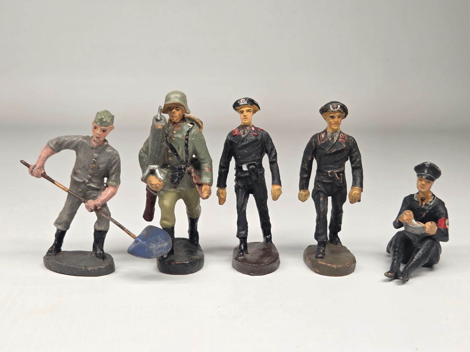 5) GERMAN ELASTOLIN COMPOSITION SOLDIERS (1 of 7)
