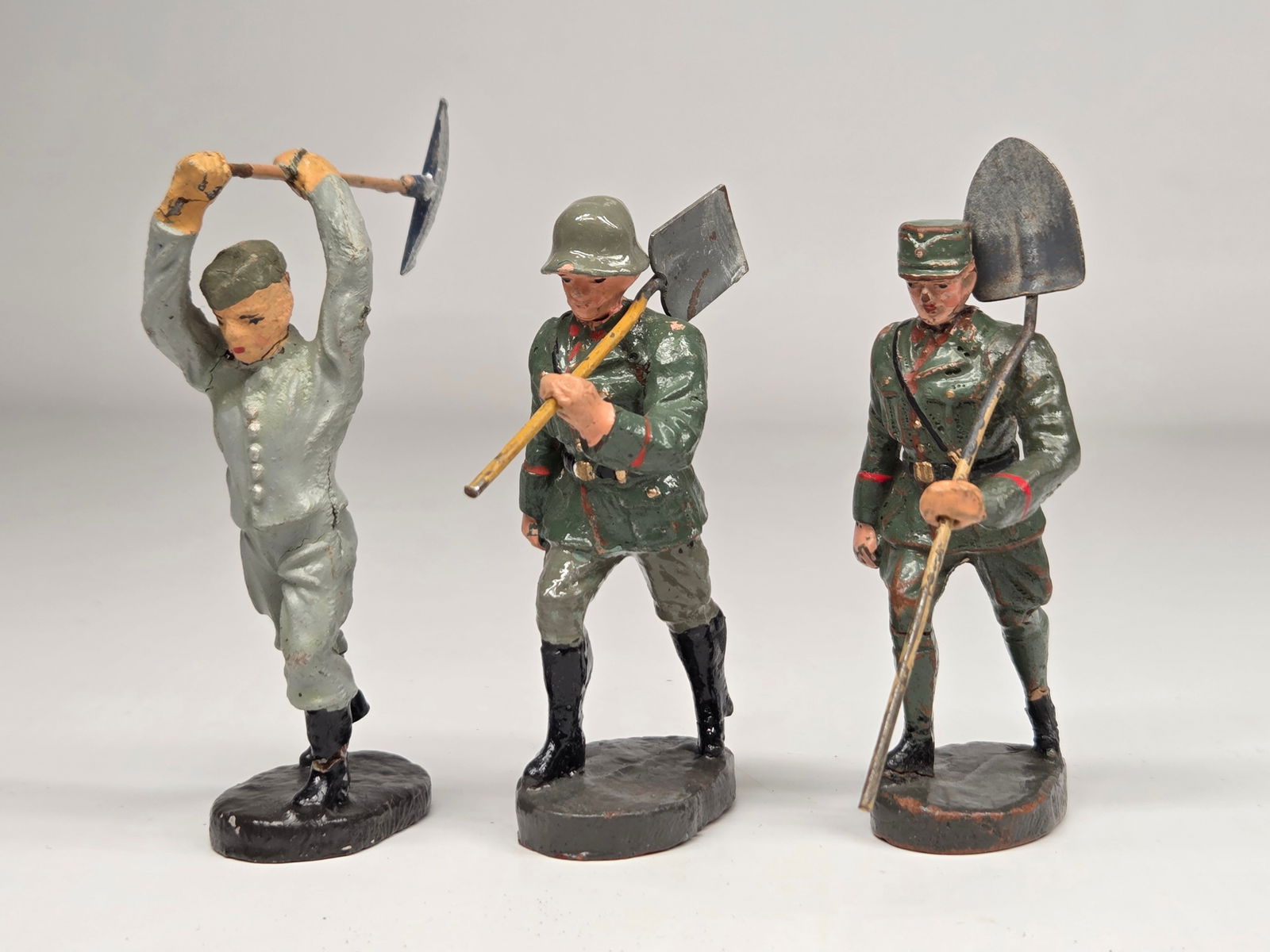 3) GERMAN ELASTOLIN COMPOSITION SOLDIERS W/ TOOLS (1 of 8)