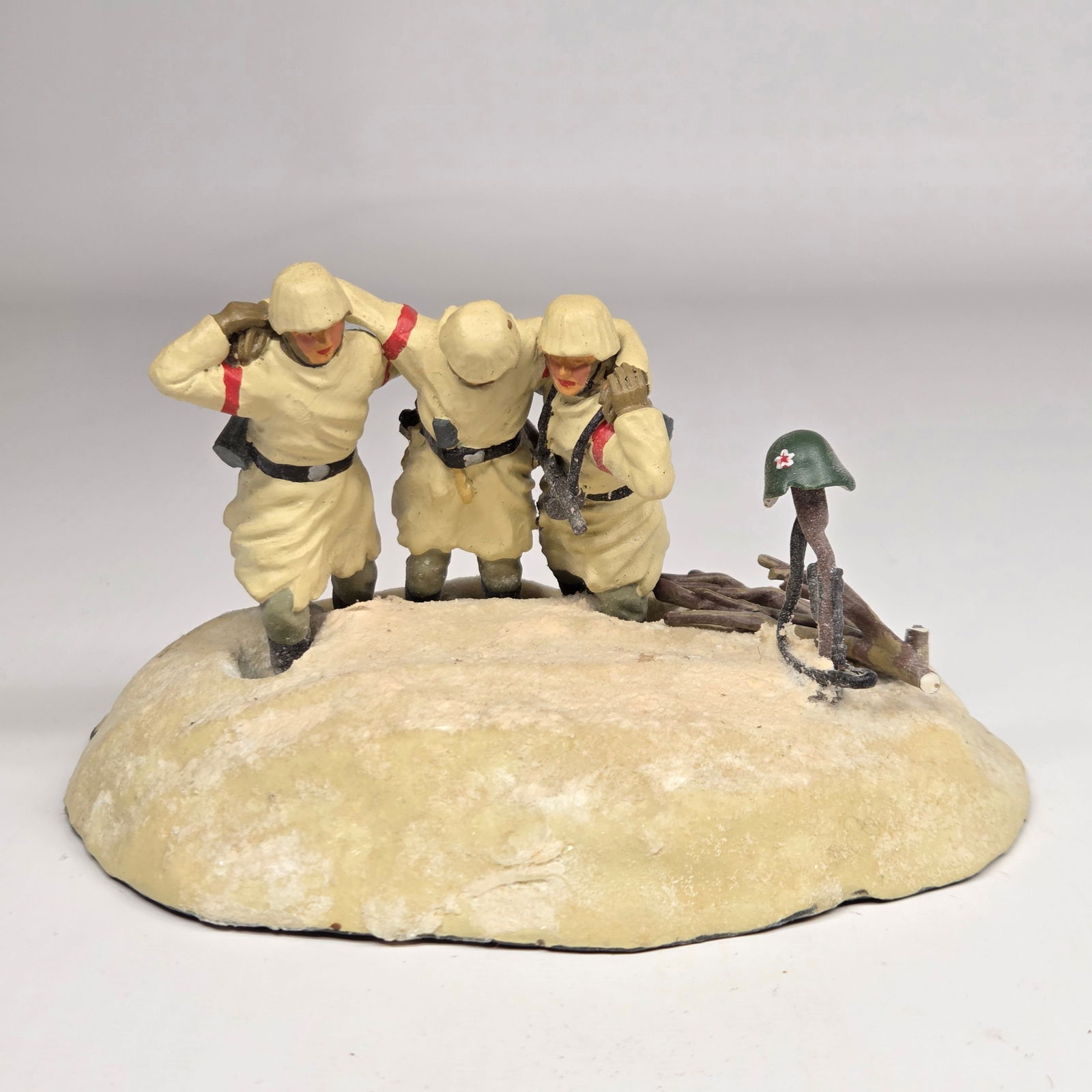 LIONEL GERMAN WINTER SNOW SCENE: REMAINS IN GOOD CONDITION, SHOWING SOME TYPICAL WEAR. SMALL TREE BRANCH BROKEN.