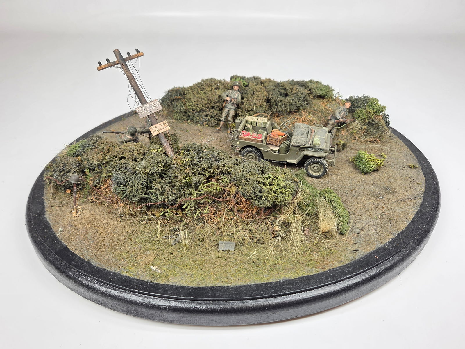 CUSTOM HAND MADE TOY SOLDIER DIORAMA: REMAINS IN FAIR TO GOOD CONDITION, SHOWING WEAR WITH LOOSE PIECES.