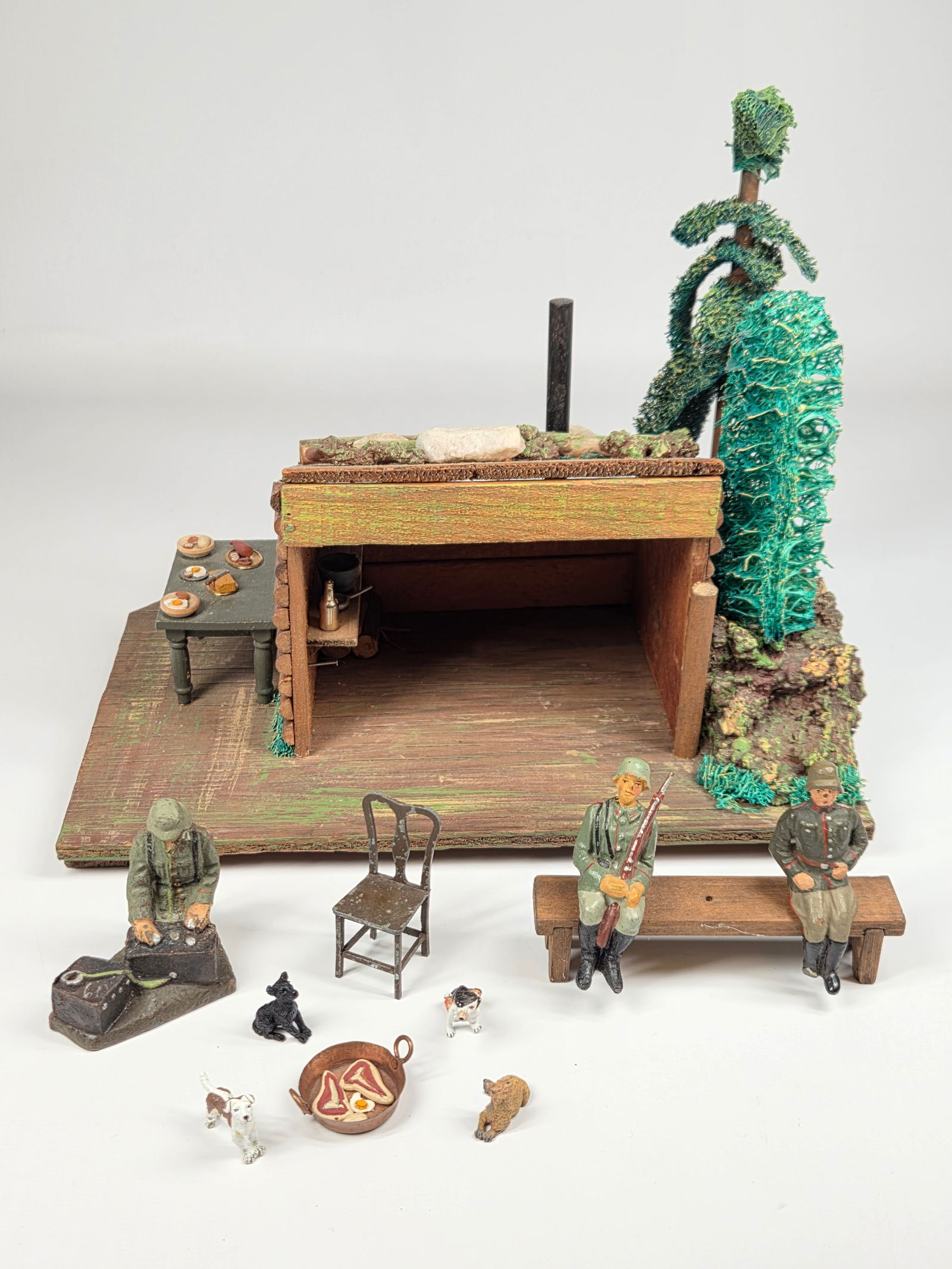 LINEOL GERMAN SOLDIER CAMPSITE DIORAMA: SET REMAINS IN GOOD CONDITION, SHOWING SOME TYPICAL WEAR. INCLUDES ALL AS SHOWN.