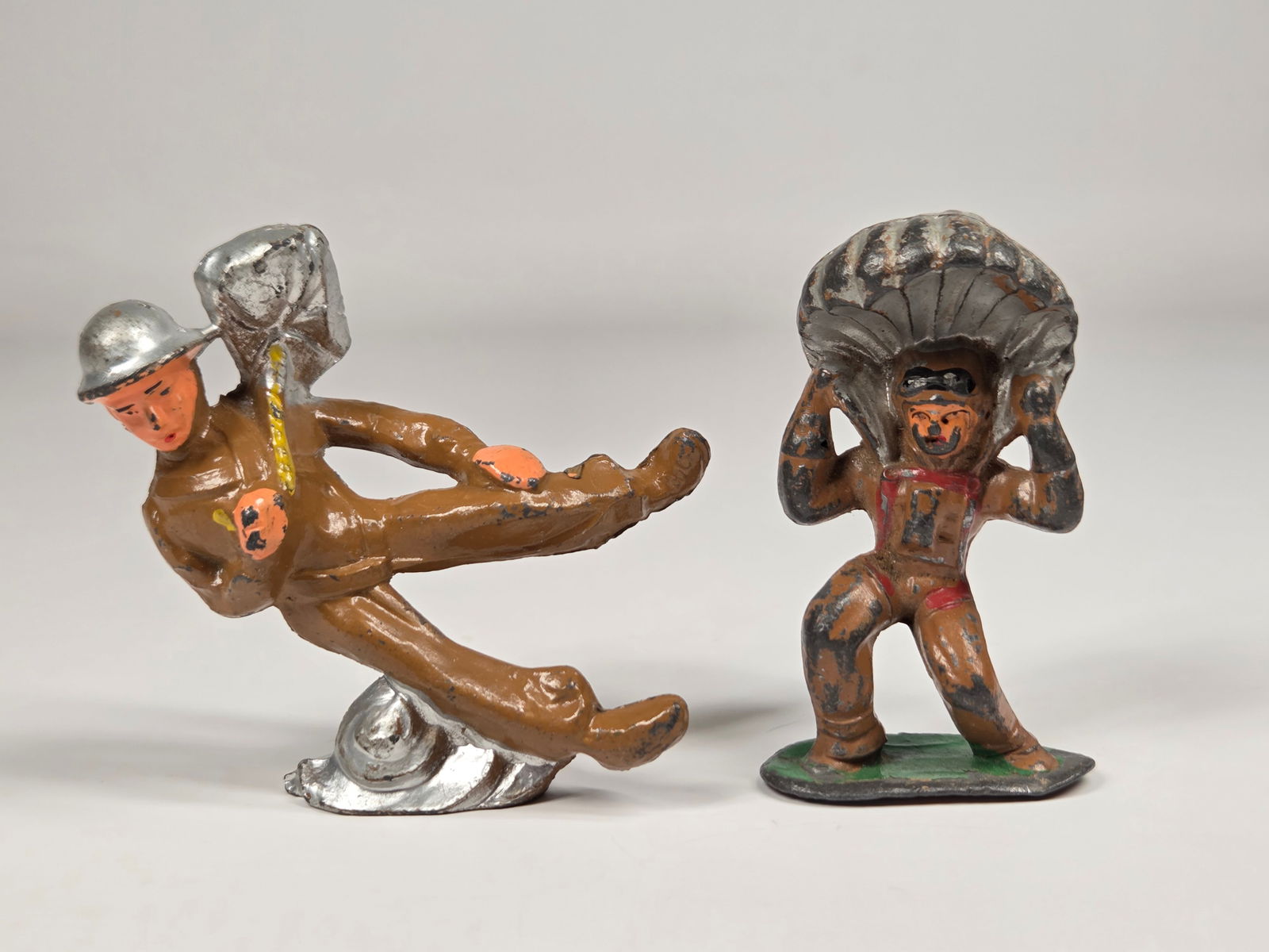 2) VINTAGE BARCLAY / MANOIL LEAD SOLDIERS (1 of 9)