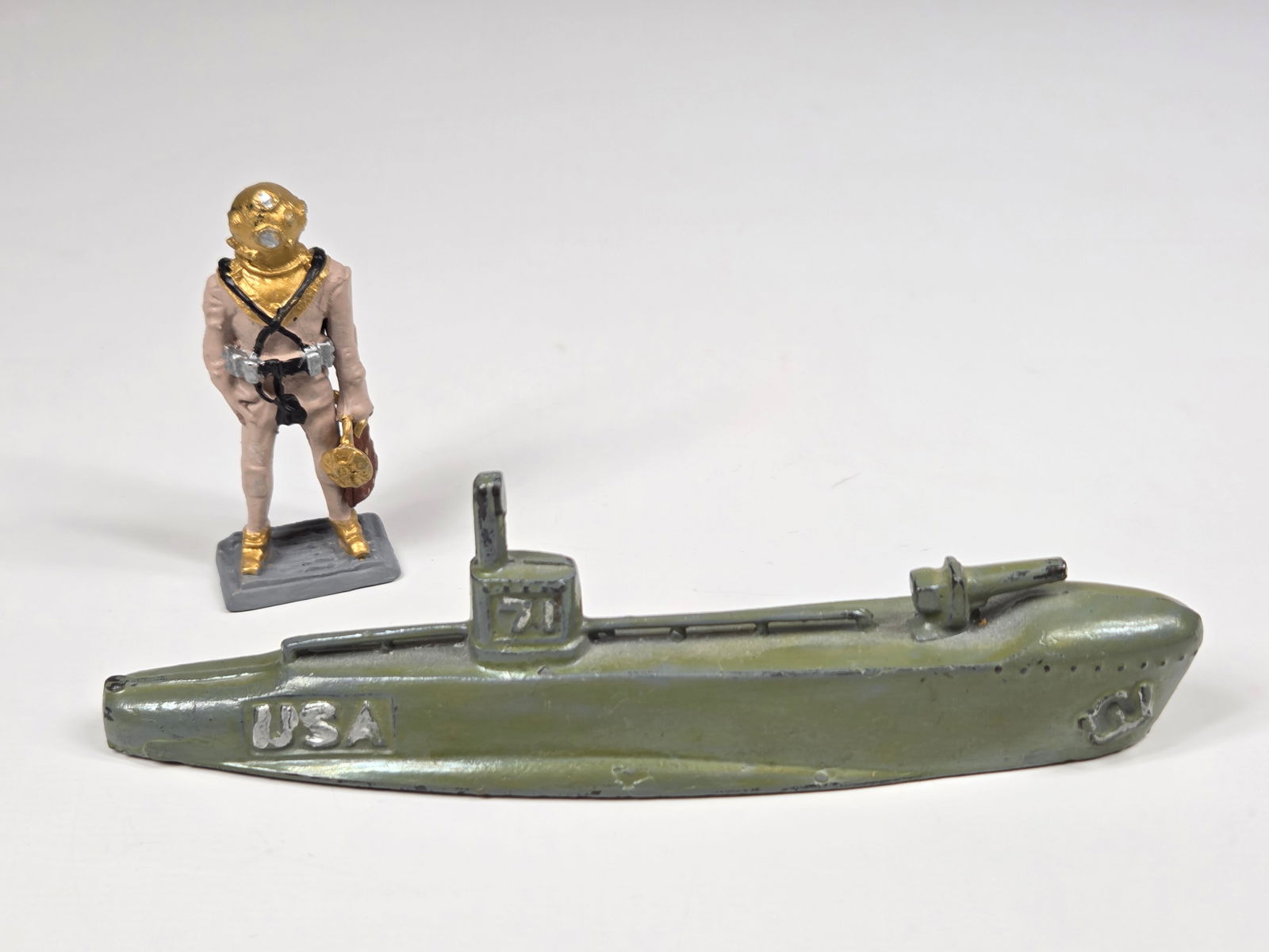 VINTAGE MANOIL SLUSH METAL SUBMARINE + DIVER (1 of 6)
