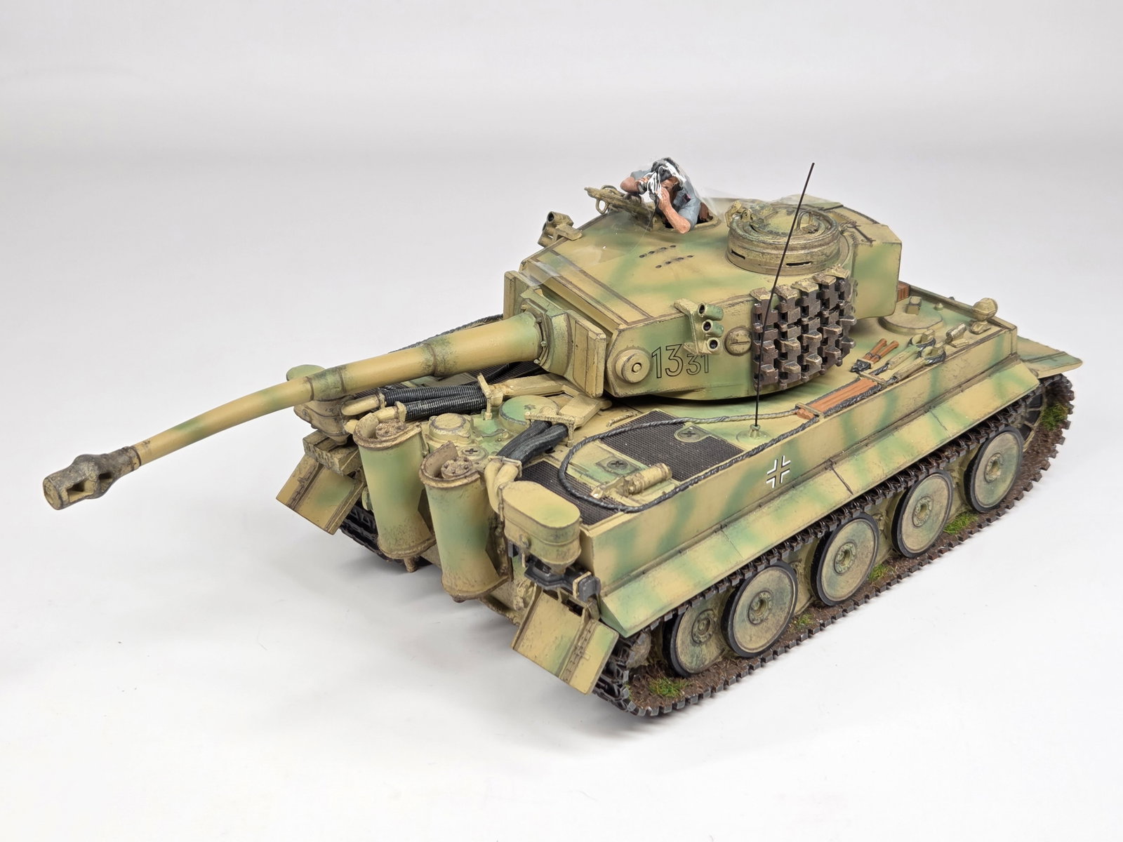 KING & COUNTRY FIRST TIGER PANZER TANK: REMAINS IN GOOD CONDITION, SHOWING SOME TYPICAL WEAR. BEND IN BARREL.