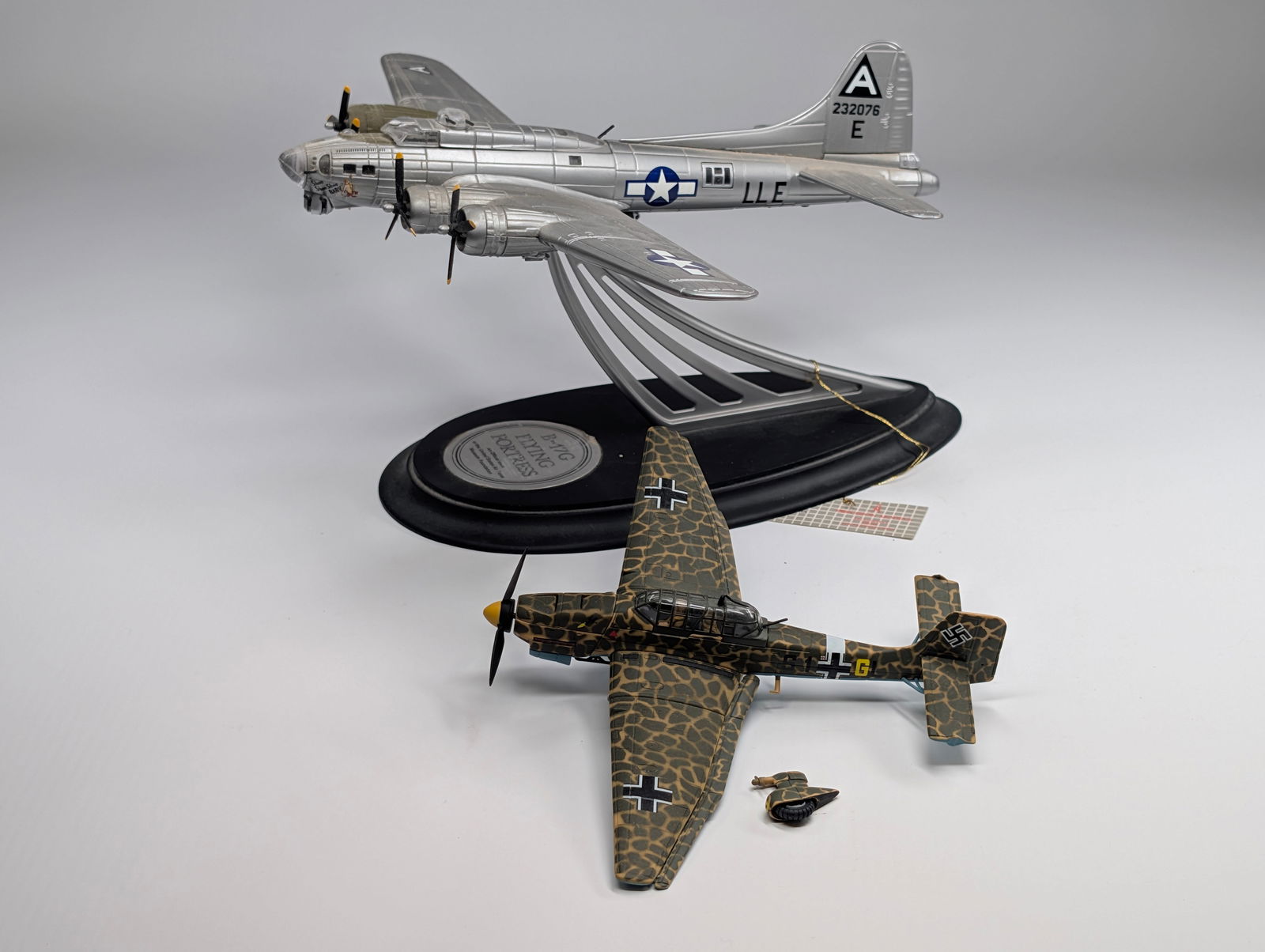 CORGI STUKA & FRANKLIN MINT B 17 FLYING FORTRESS (1 of 11)
