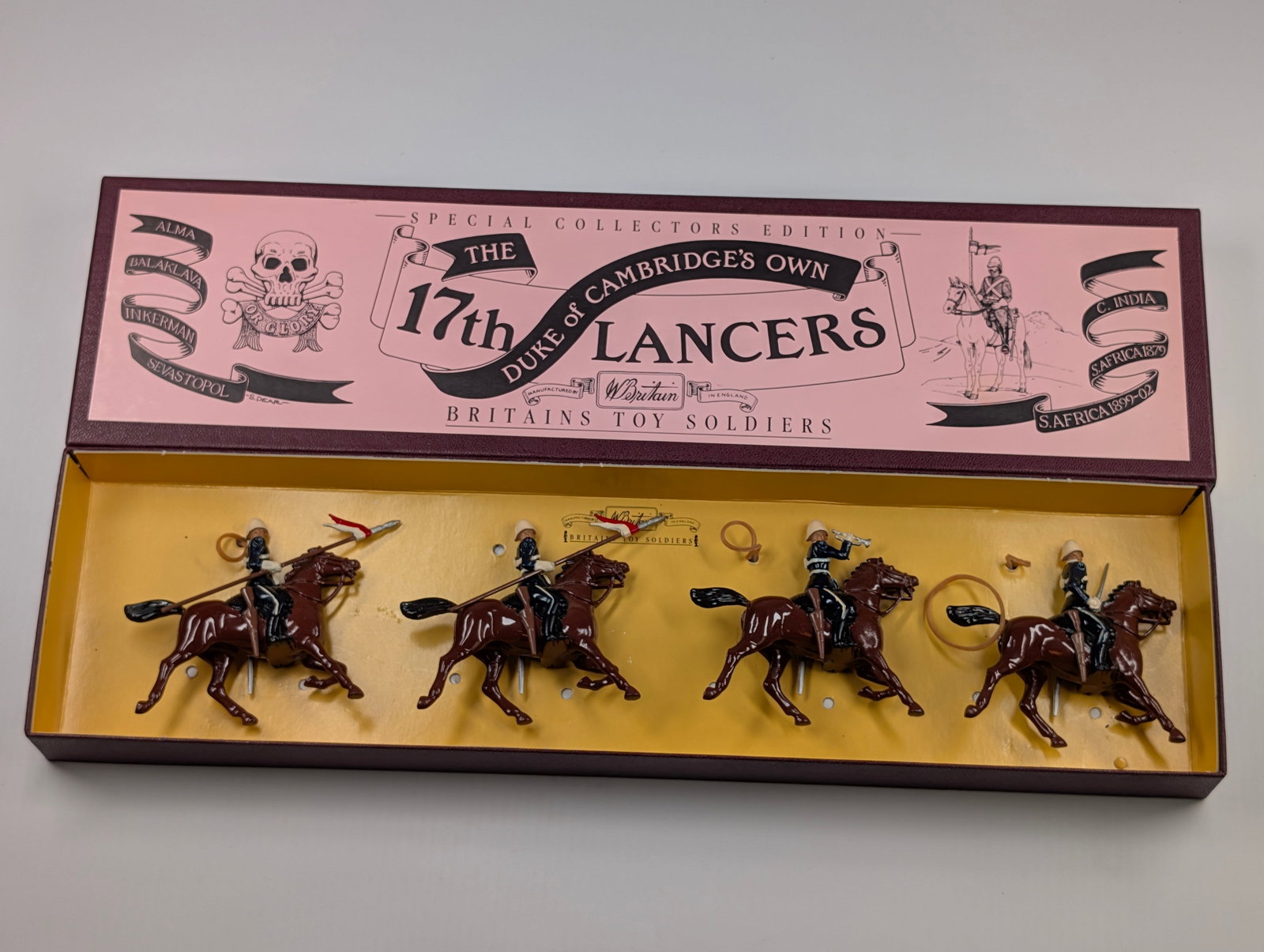 BRITAIN THE DUKE OF CAMBRIDGE'S OWN 17TH LANCERS: SET REMAINS IN VERY GOOD CONDITION WITH BOX.