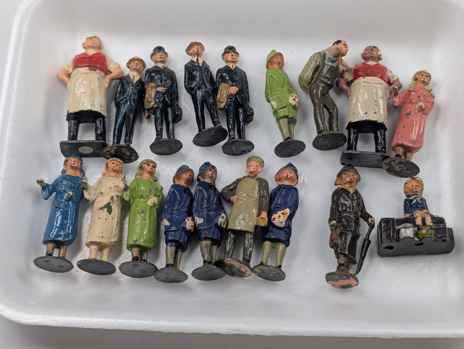 18) VARIOUS LEAD FIGURES BRIDESMAIDS +: ALL REMAIN IN FAIR TO GOOD CONDITION, SHOWING SOME TYPICAL PAINT WEAR.