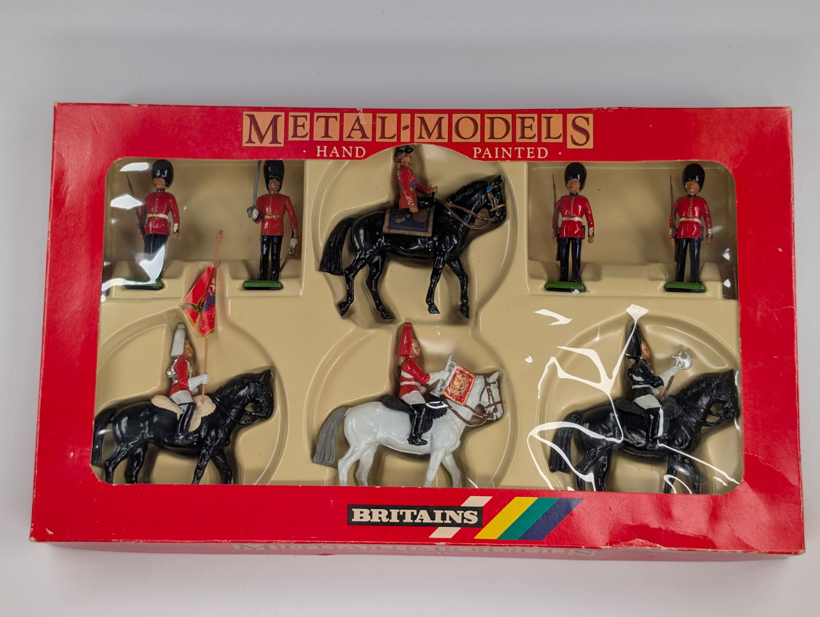BRITAIN GUARD SET W/ MOUNTED OFFICER: SET REMAINS IN GOOD CONDITION WITH BOX.
